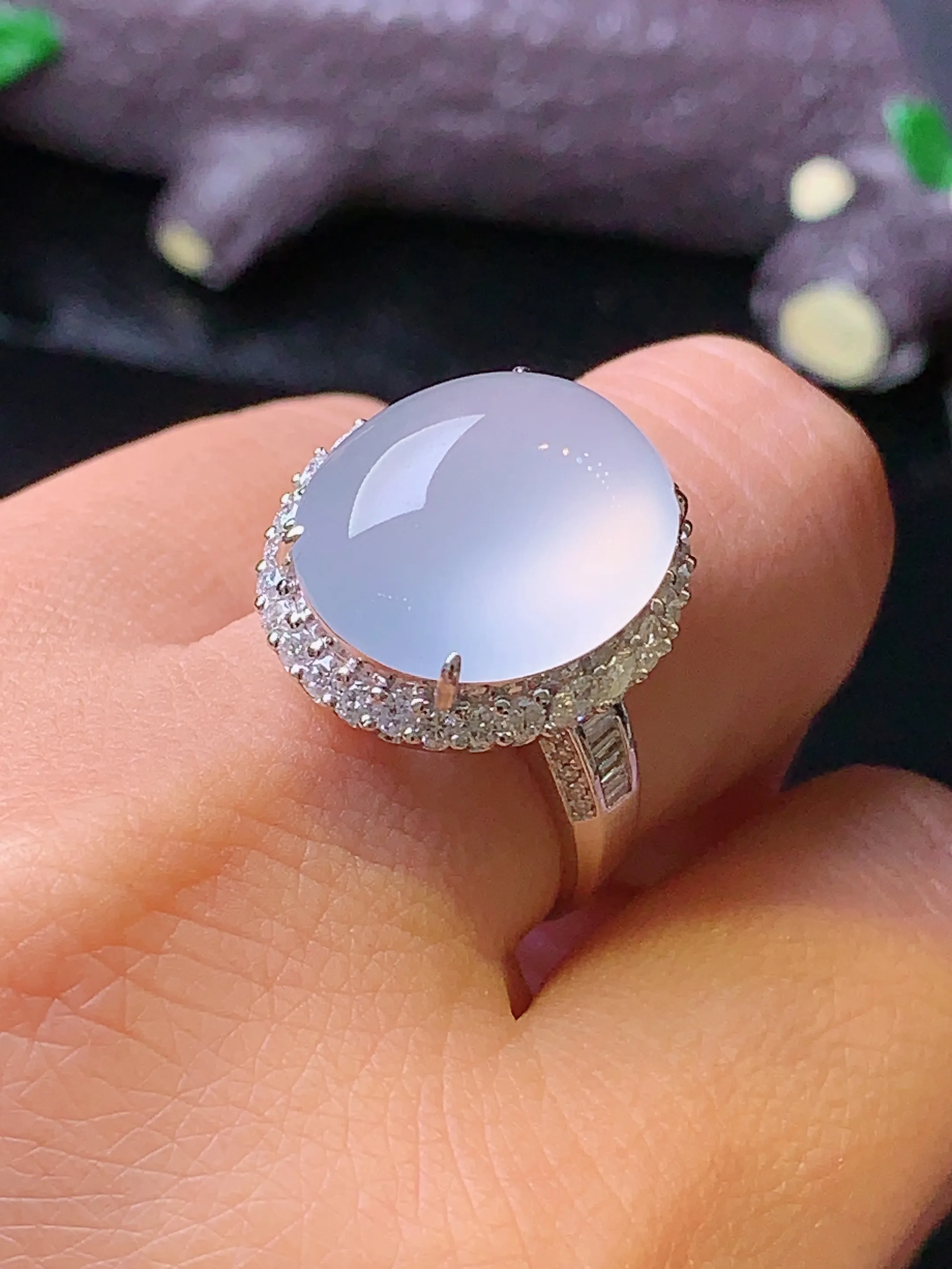 18k金钻镶嵌冰种蛋面戒指  玉质细腻 色泽艳丽 圈口15.5 整体尺寸19.7*17.5*11.8