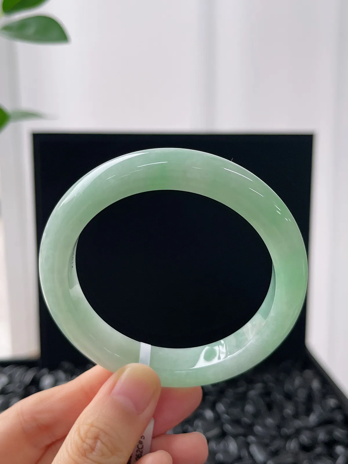 正圈55.1圈口，翡翠糯化种淡绿色手镯