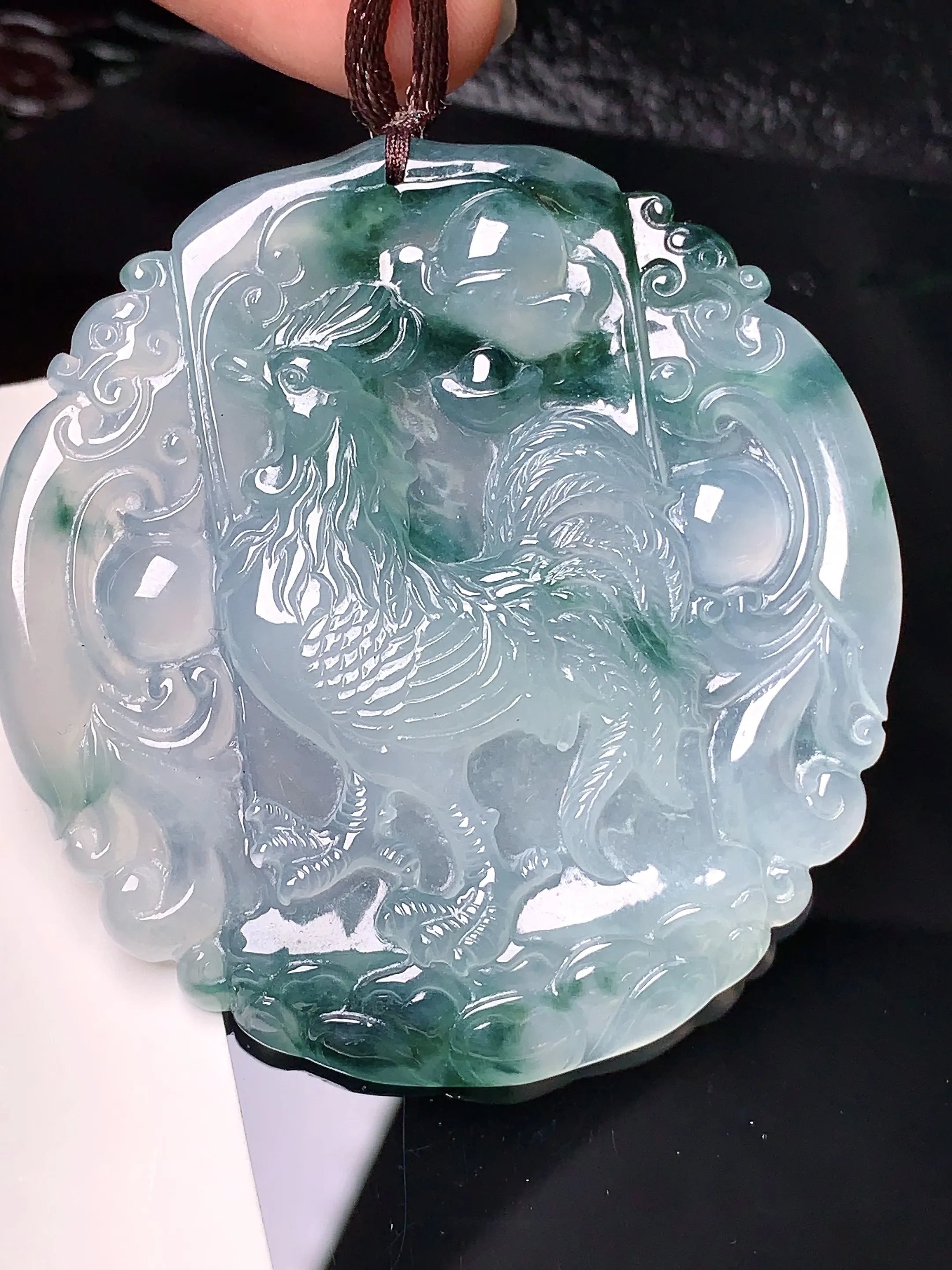 飘绿生肖鸡吊坠 玉质细腻 色泽艳丽 整体尺寸53.8*51.2*5