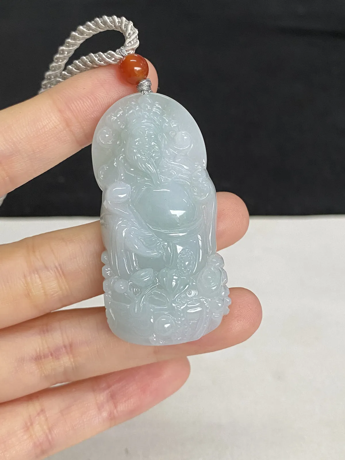 翡翠吊坠，配珠未测