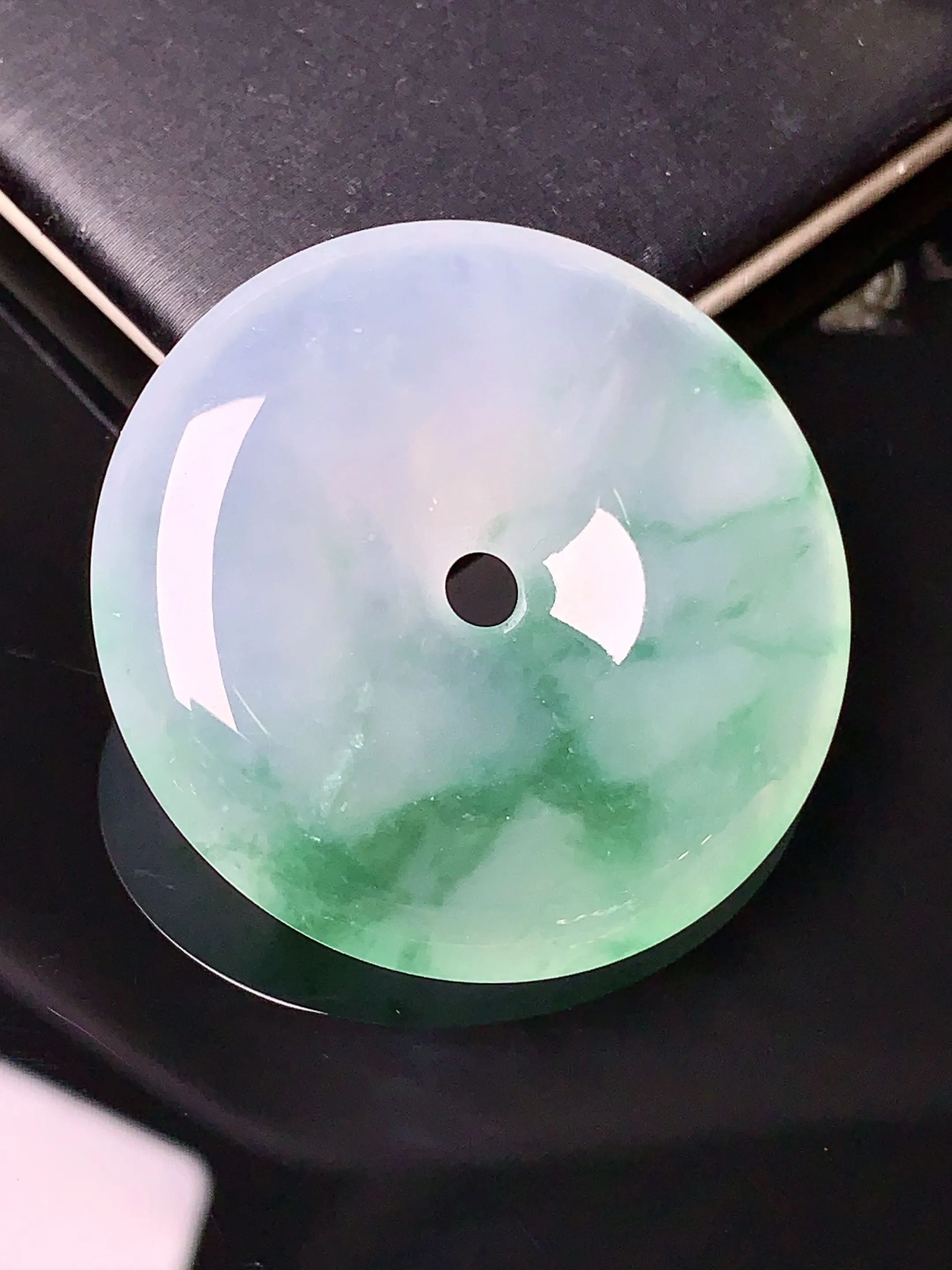 冰种飘绿平安扣吊坠 玉质细腻 色泽艳丽 整体尺寸34.6*6.8