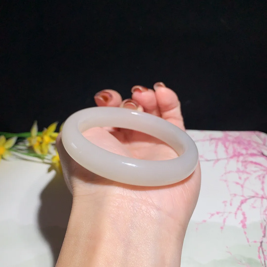 和田玉54.5圈口藕粉色手镯！玉质细腻油润 底色纯净 无裂无杂 脂粉好，品质好