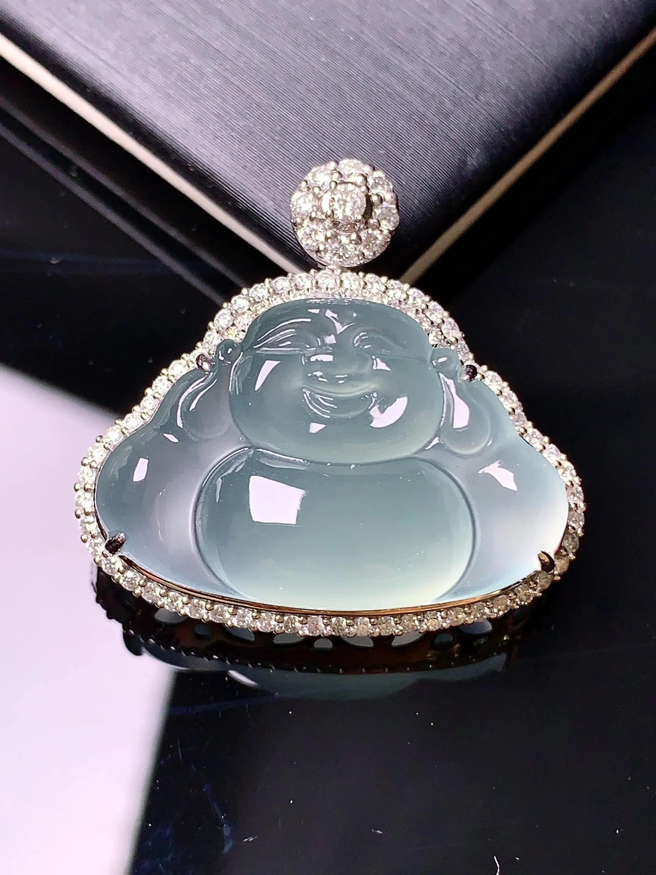 18k金钻镶嵌冰种佛公吊坠 玉质细腻 色泽艳丽 整体尺寸26.5*28*10