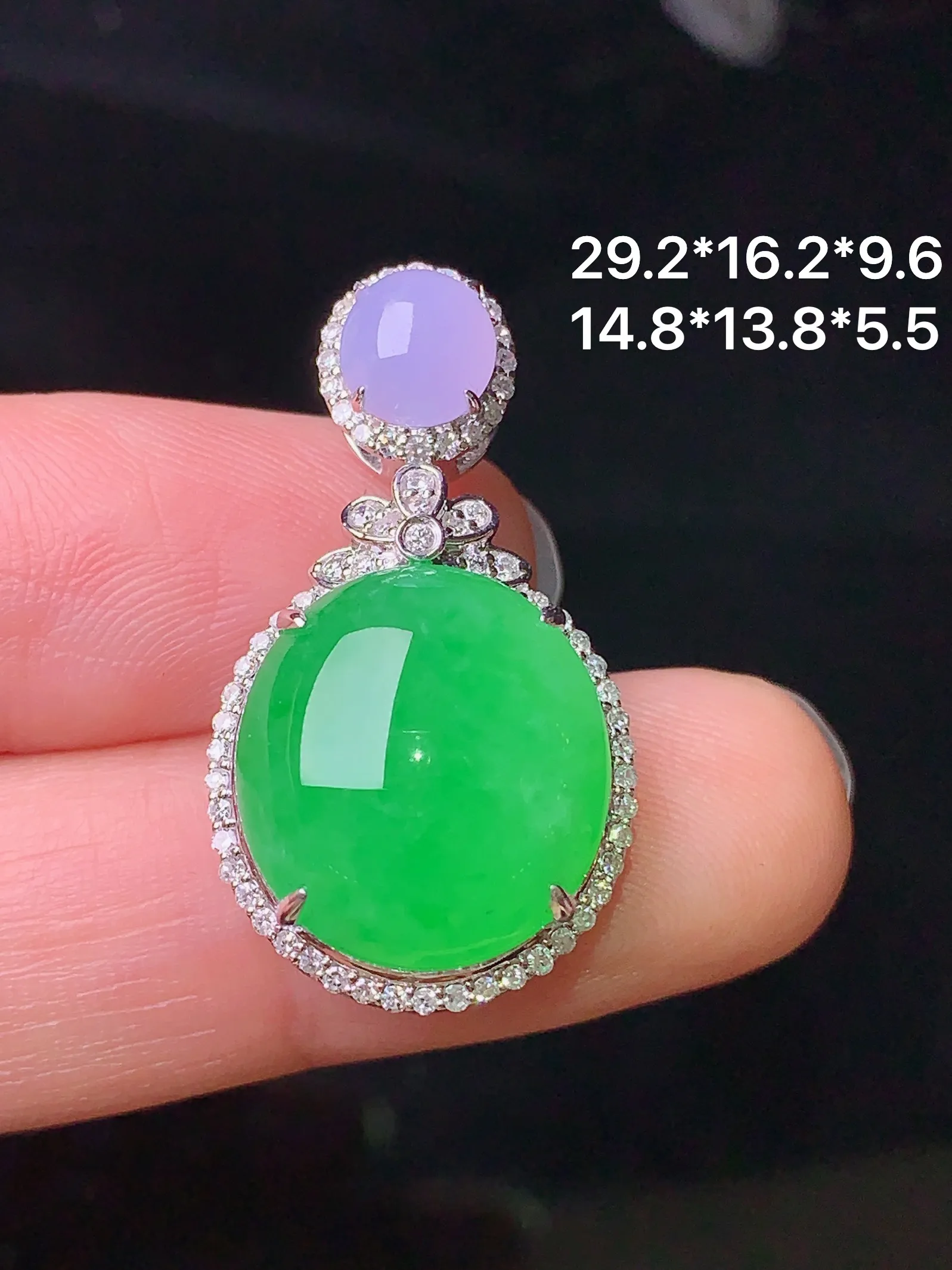 18k金钻镶嵌满绿蛋面吊坠 玉质细腻 色泽清新艳丽 整体尺寸29.2*16.2*9.6
