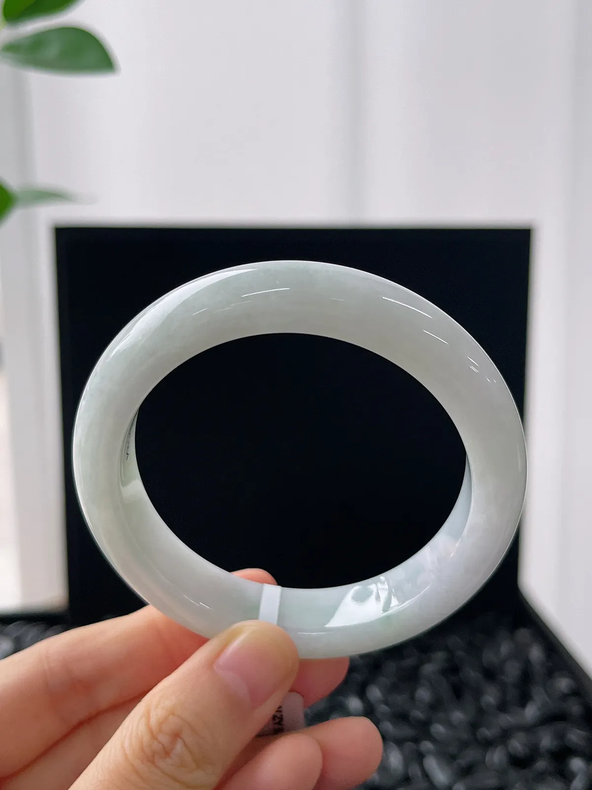 正圈54.1圈口，翡翠糯化种白色手镯