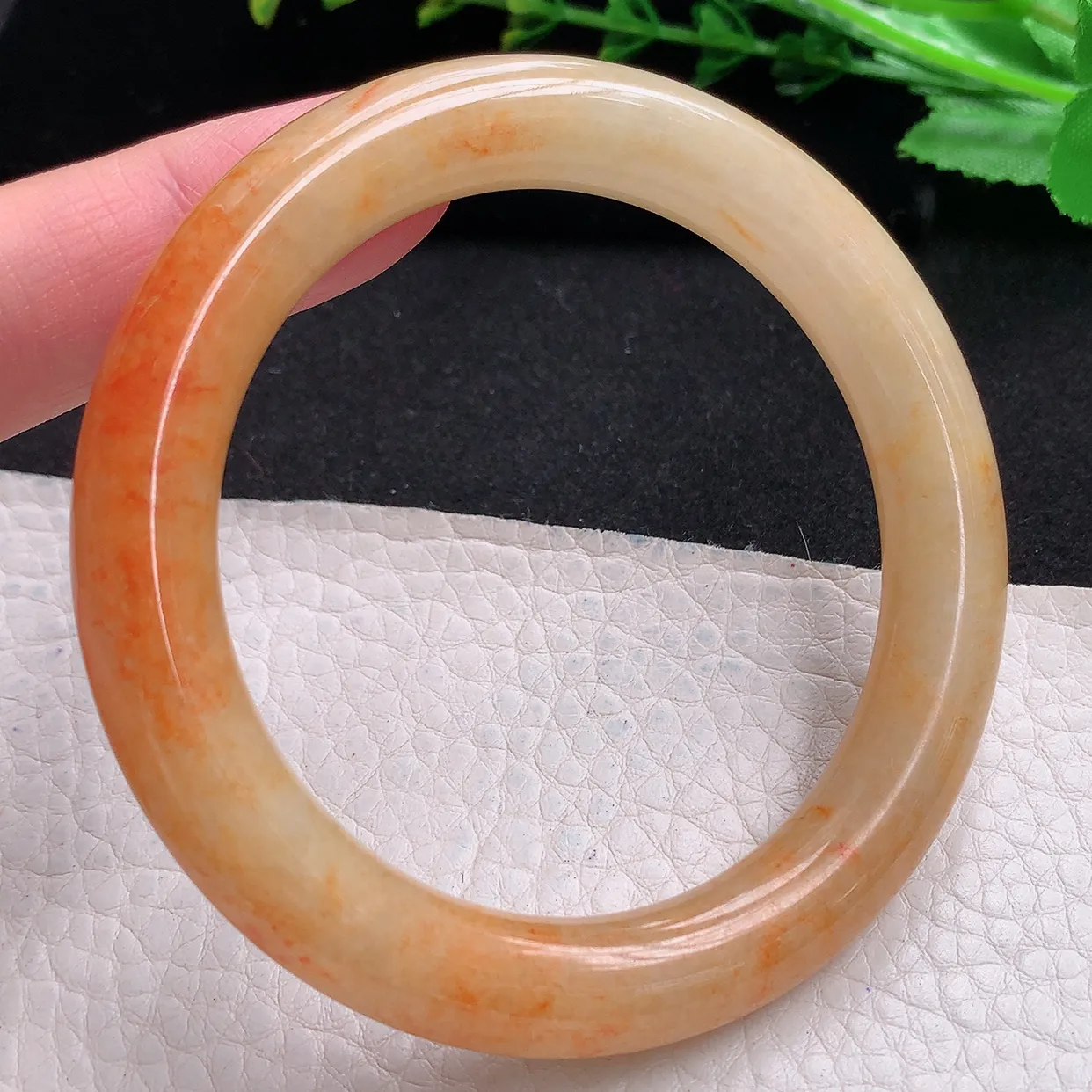 mq自然光56*10叮当镯 天然翡翠a货冰红翡圆条玉手镯 玉手环