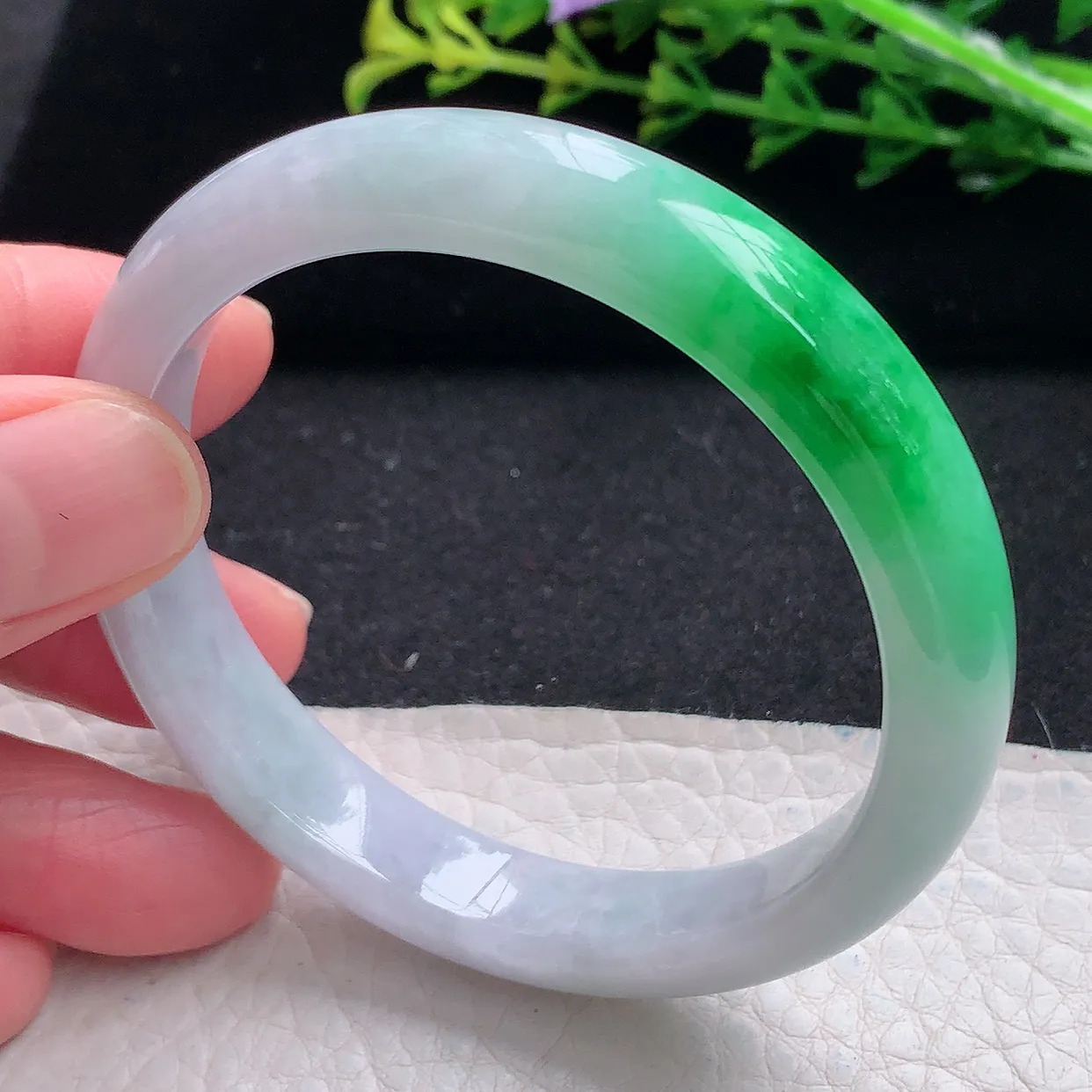 n自然光53.5*11*7平安镯 天然翡翠a货飘阳绿清秀宽边玉手镯 玉手环