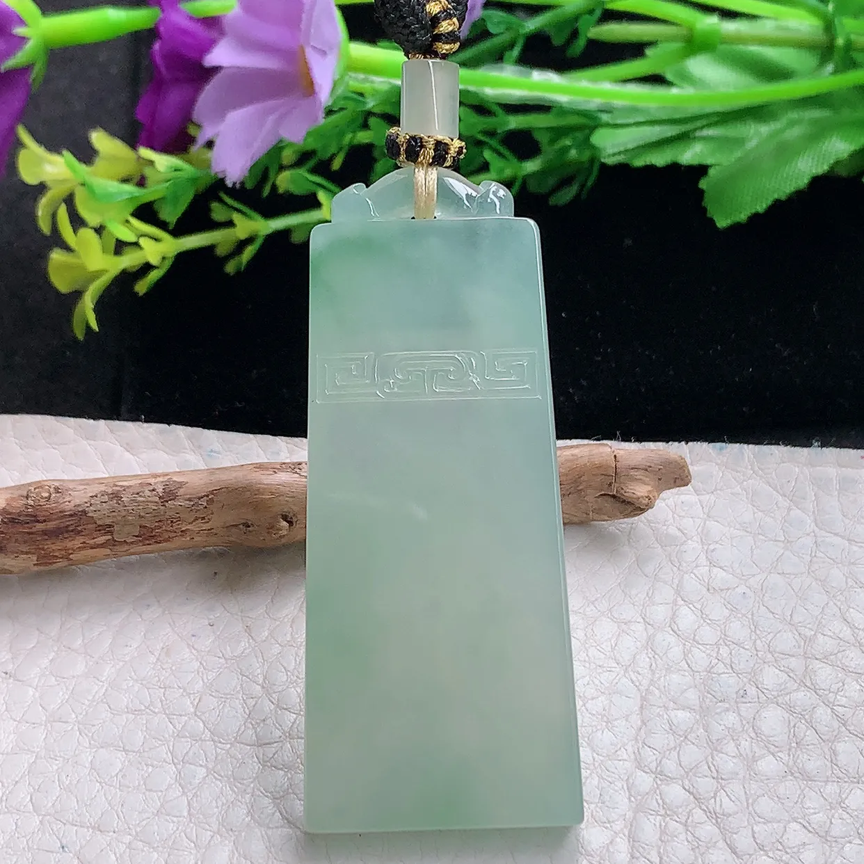 yl自然光57.8*24.3*5.5天然缅甸翡翠a货精雕冰晴秀气无事牌玉吊坠 玉挂件