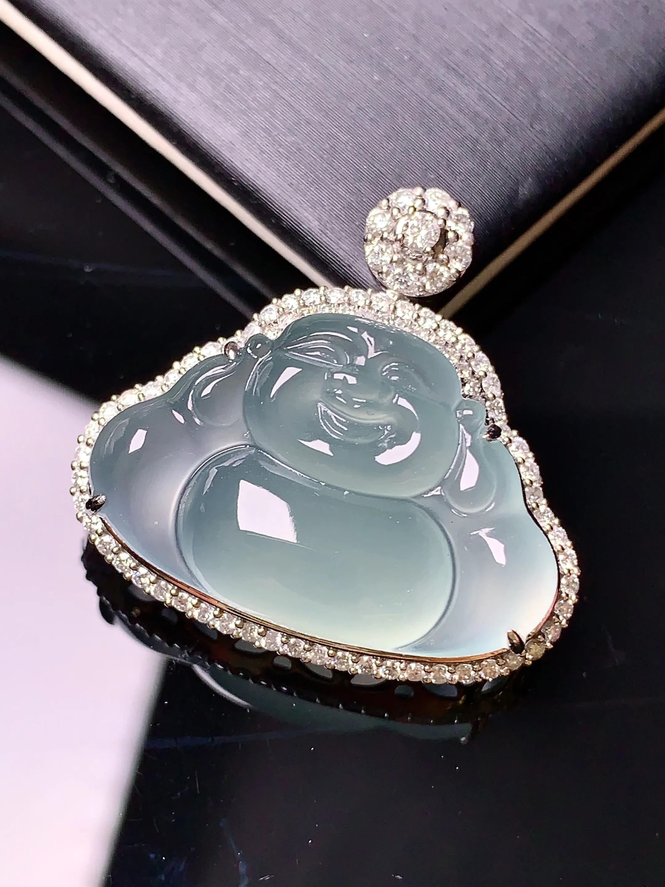 18k金钻镶嵌冰种佛公吊坠 玉质细腻 色泽艳丽 整体尺寸26.5*28*10