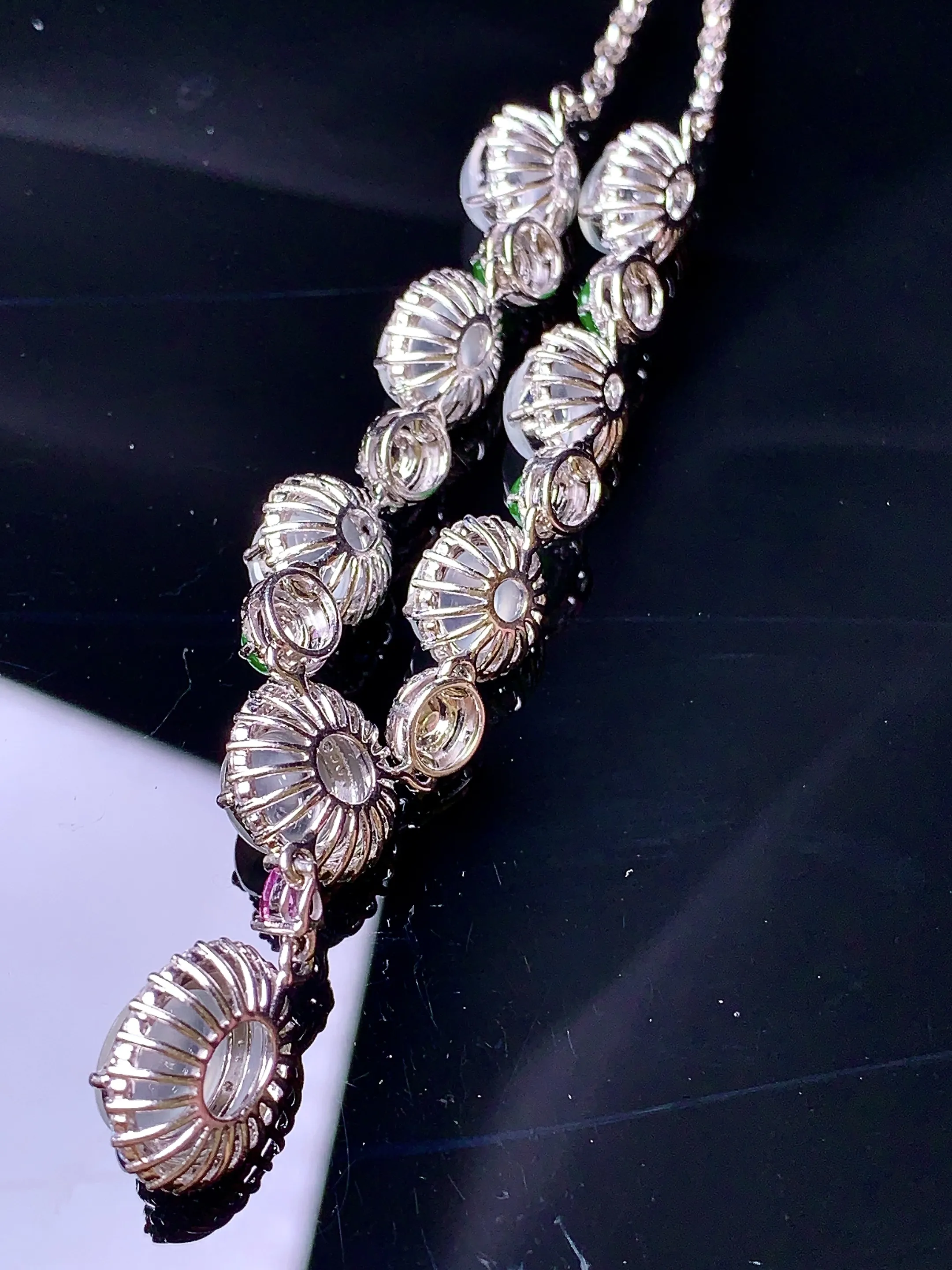 18k金钻镶嵌冰种蛋面项链 玉质细腻 色泽艳丽 整体尺寸71*11.2*7.2