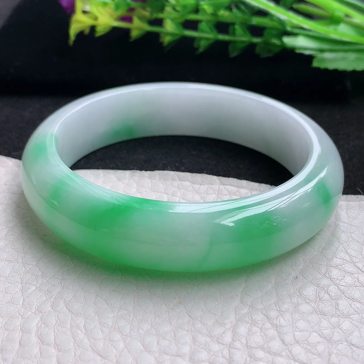 yh自然光57*14.3*8.5平安镯 天然缅甸翡翠a货阳绿厚装宽边玉手镯 玉手环