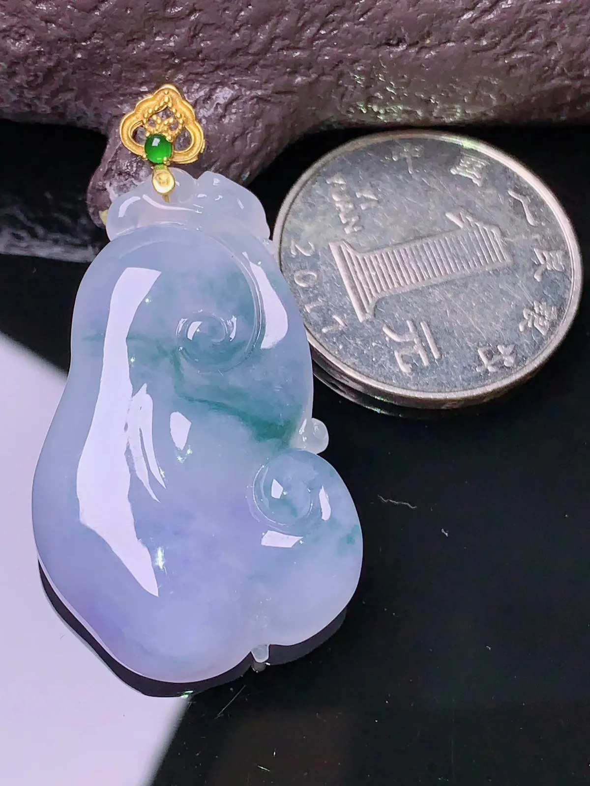 18k金镶嵌紫罗兰如意吊坠 玉质细腻 色泽清新艳丽 整体尺寸43.6*23*6.7