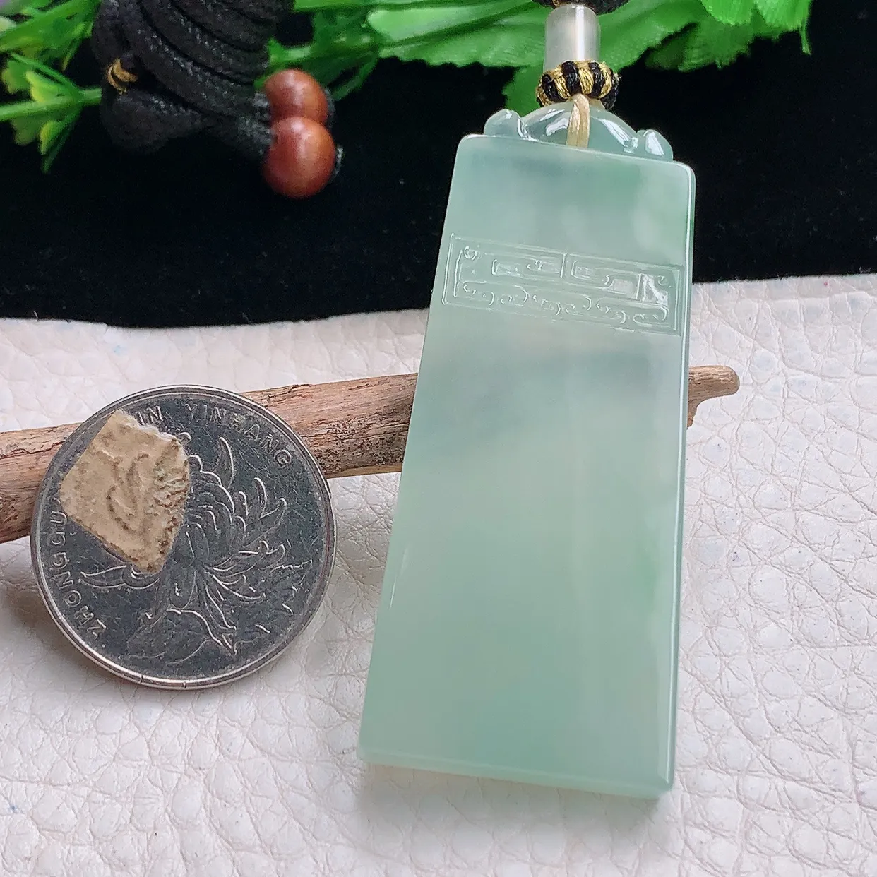 yl自然光57.8*24.3*5.5天然缅甸翡翠a货精雕冰晴秀气无事牌玉吊坠 玉挂件