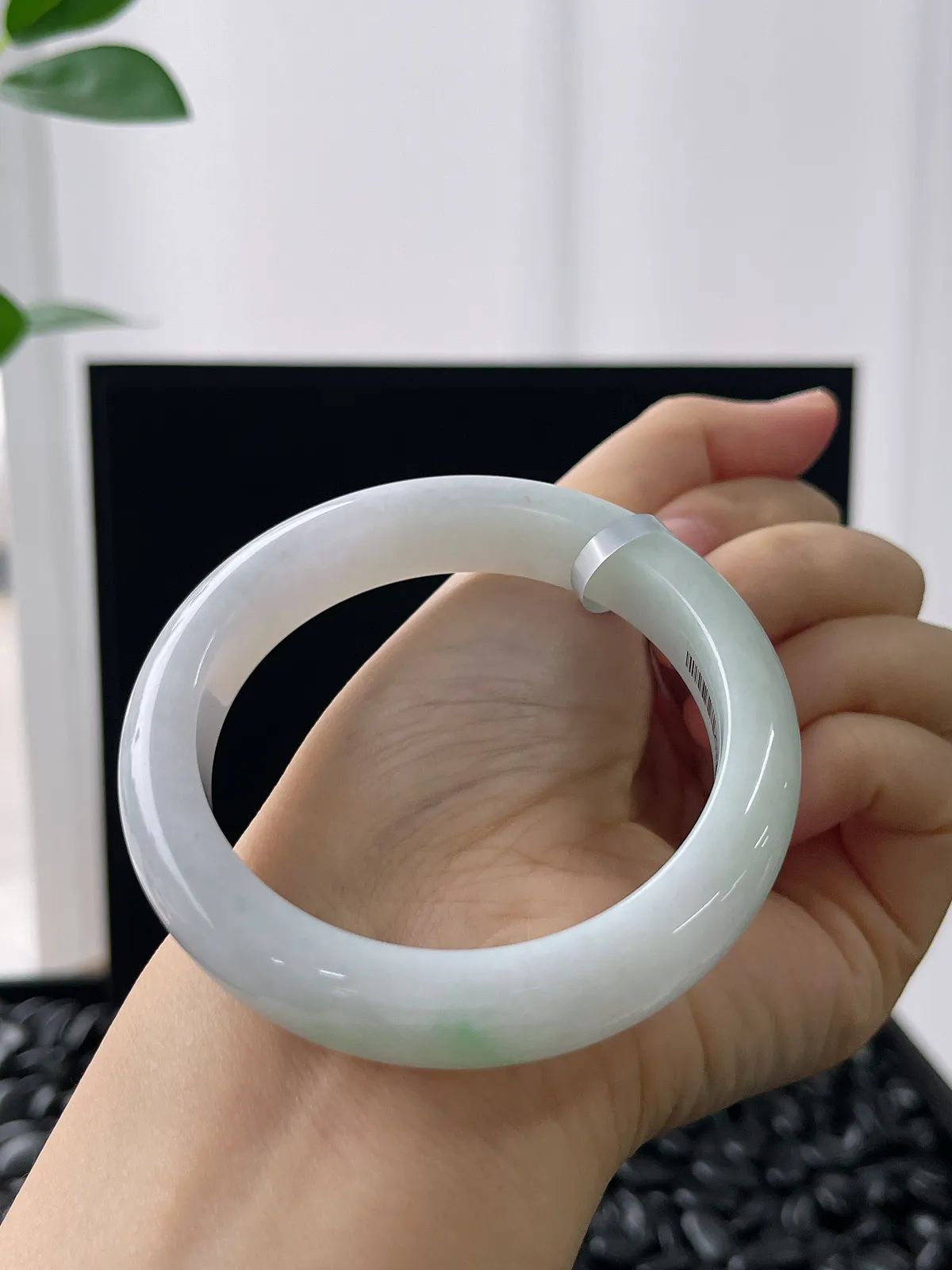 正圈54.1圈口，翡翠糯化种白色手镯