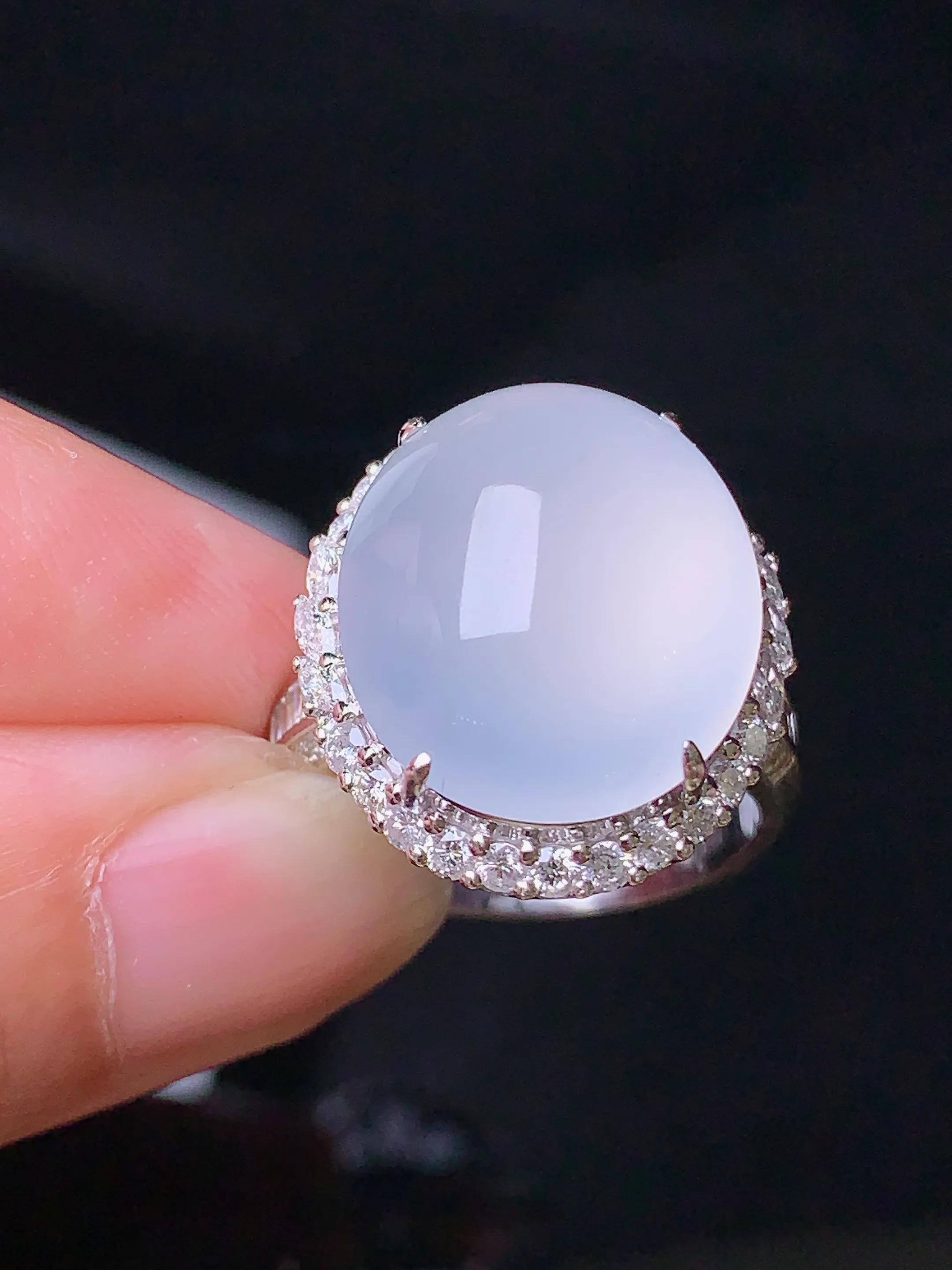 18k金钻镶嵌冰种蛋面戒指  玉质细腻 色泽艳丽 圈口15.5 整体尺寸19.7*17.5*11.8