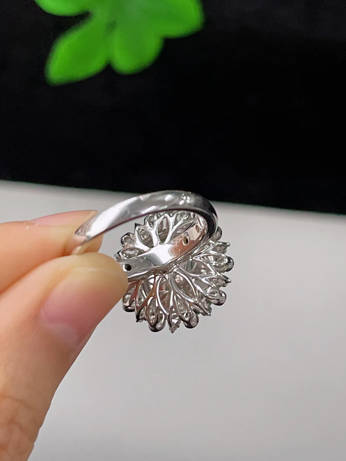 翡翠冰糯种绿色戒指