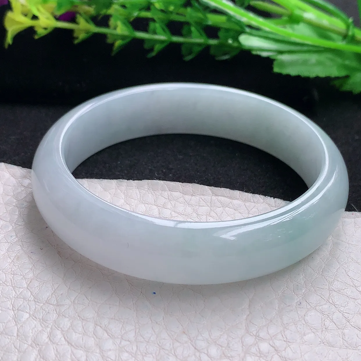 js自然光58*53*13.6*7贵妃镯 天然缅甸翡翠a货冰飘花蛋形玉手镯 玉手环