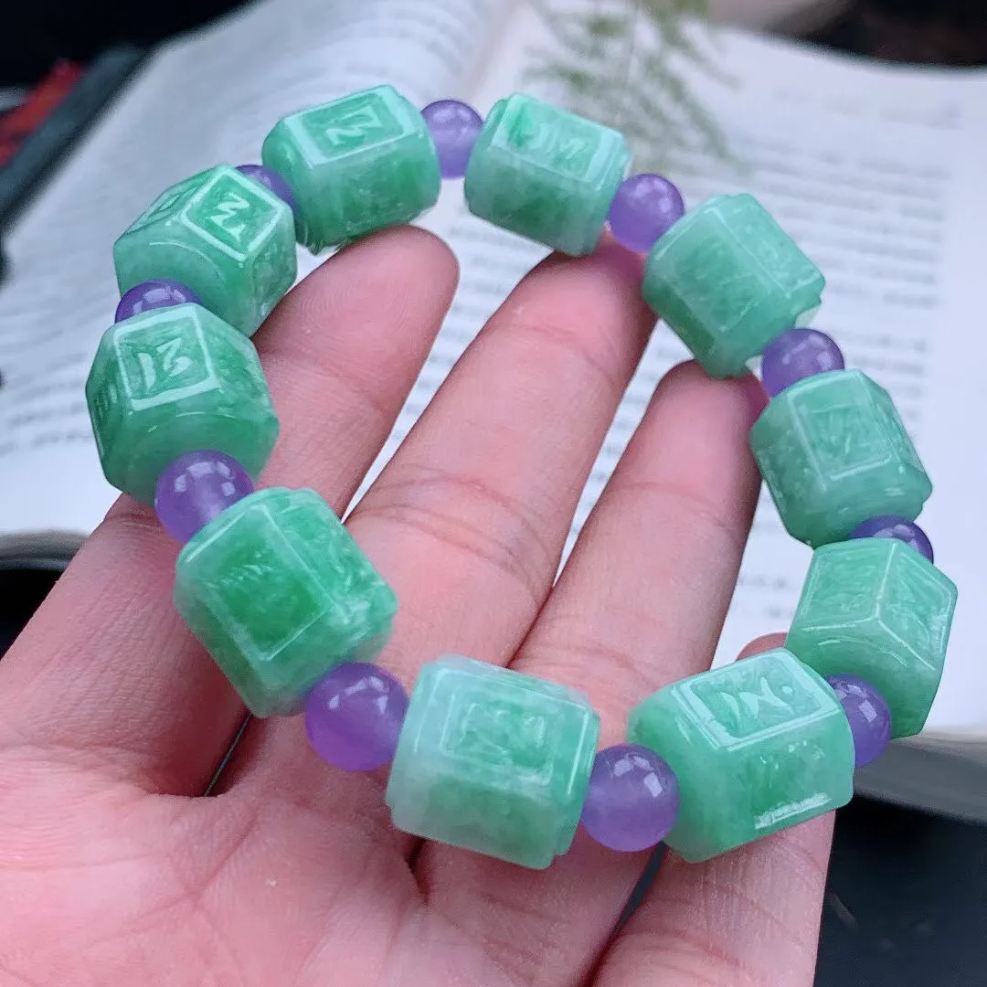 缅甸天然翡翠A货 老坑料起胶冰润 满绿六字箴言手串 手链  
尺寸：14-12.8mm  y 63.06