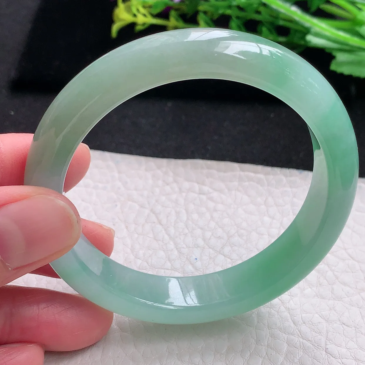 r自然光56*12.6*8.2平安镯 天然缅甸翡翠a货冰绿宽边玉手镯 玉手环