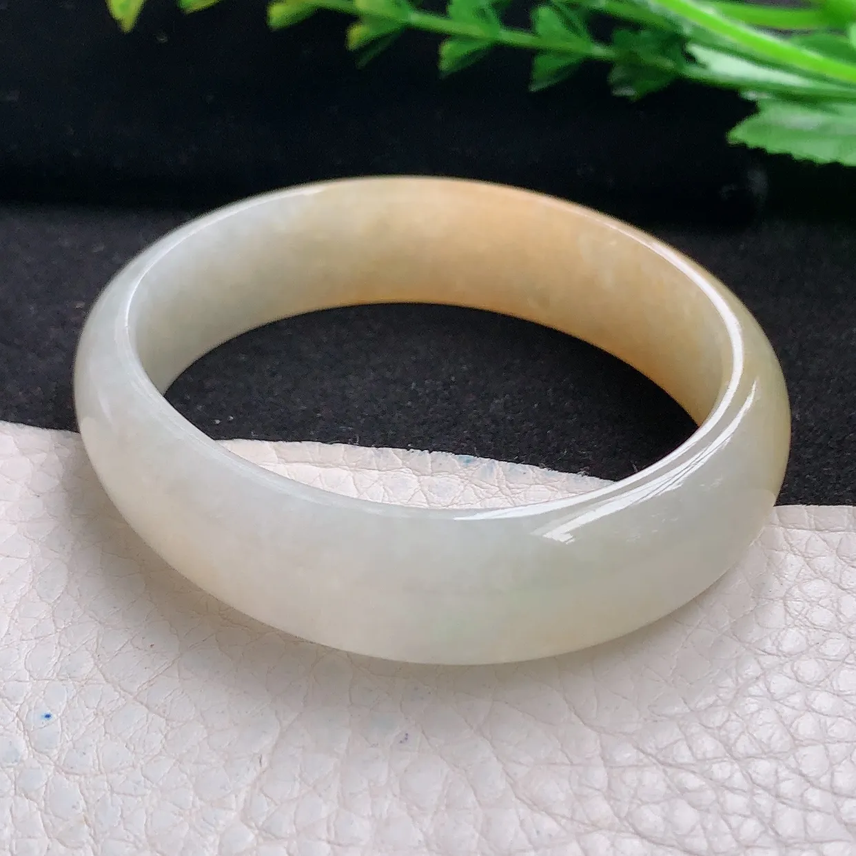 mq自然光55.5*47*14*6贵妃镯 天然翡翠a货冰双彩蛋形宽边玉手镯 玉手环