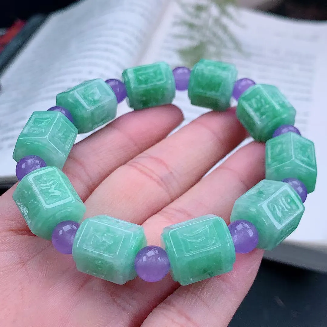 缅甸天然翡翠A货 老坑料起胶冰润 满绿六字箴言手串 手链  
尺寸：14-12.8mm  y 63.06