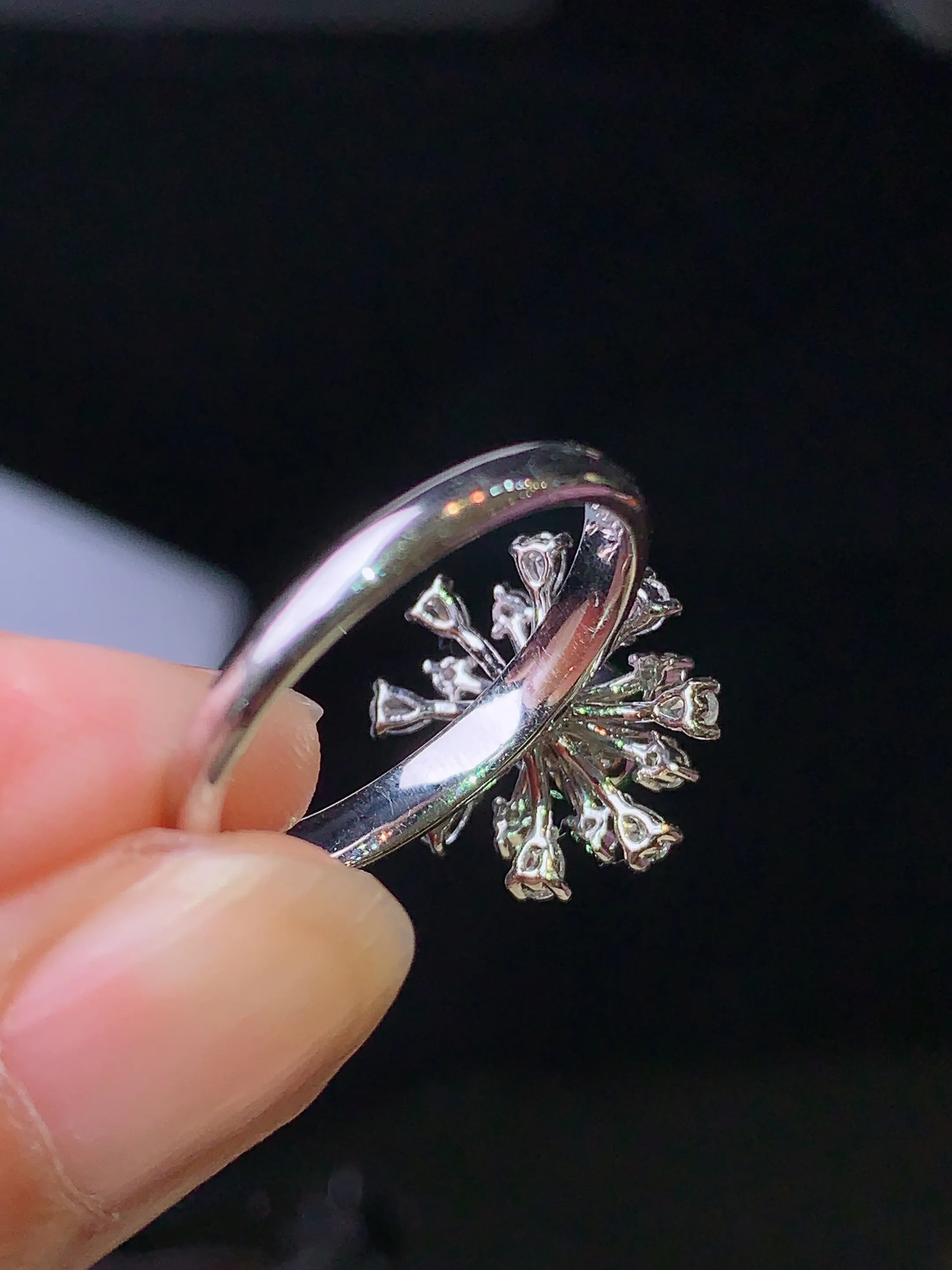 18k金钻镶嵌满绿蛋面戒指 玉质细腻 色泽艳丽 圈口14 整体尺寸14*13.3*8.2