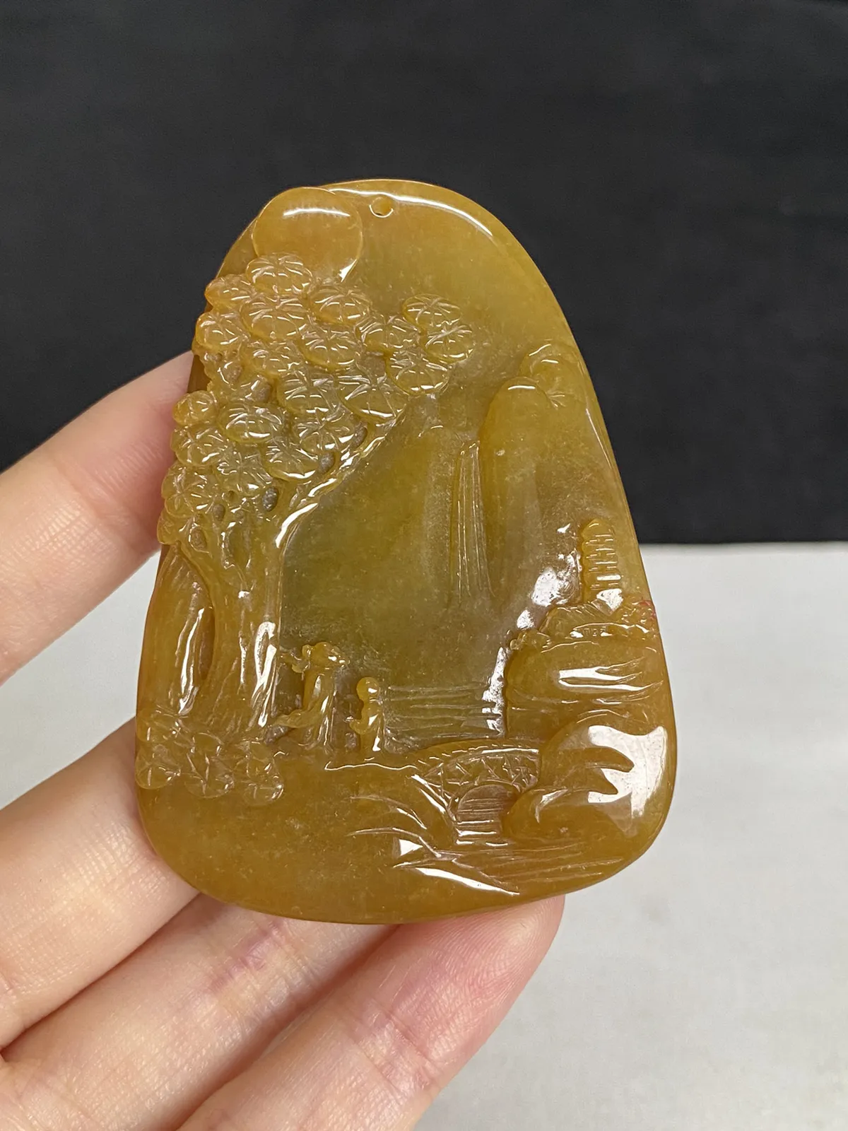 翡翠糯化种黄色山水牌