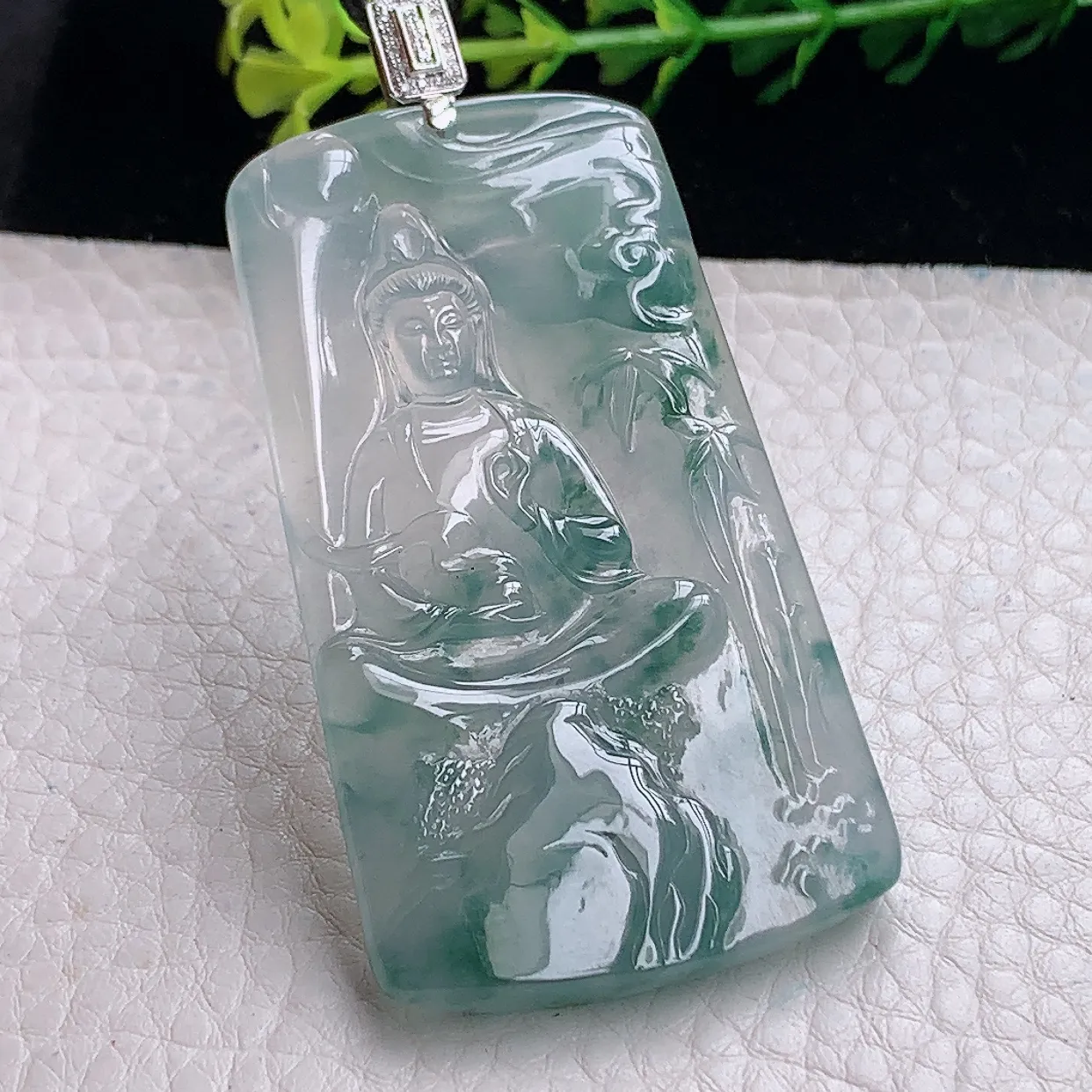 yl自然光57.5*32.5*5.2天然缅甸翡翠a货精雕冰飘花巾水观音玉坠 玉挂件