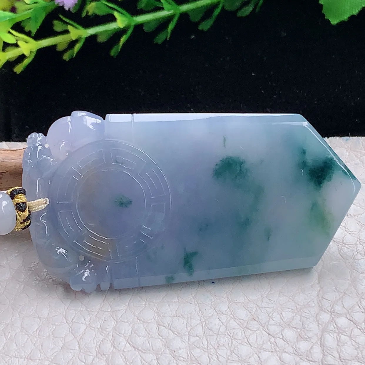 yl自然光56.6*31*6.2特色随形天然缅甸翡翠a货怀古雕平安无事牌玉吊坠