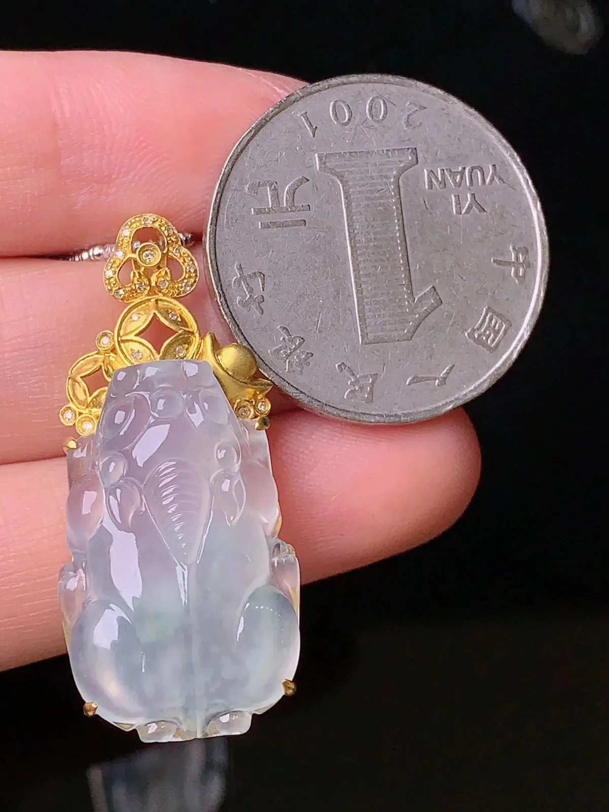 18k金钻镶嵌冰种貔貅吊坠 玉质细腻 色泽清新艳丽 整体尺寸36*15.8*7.2