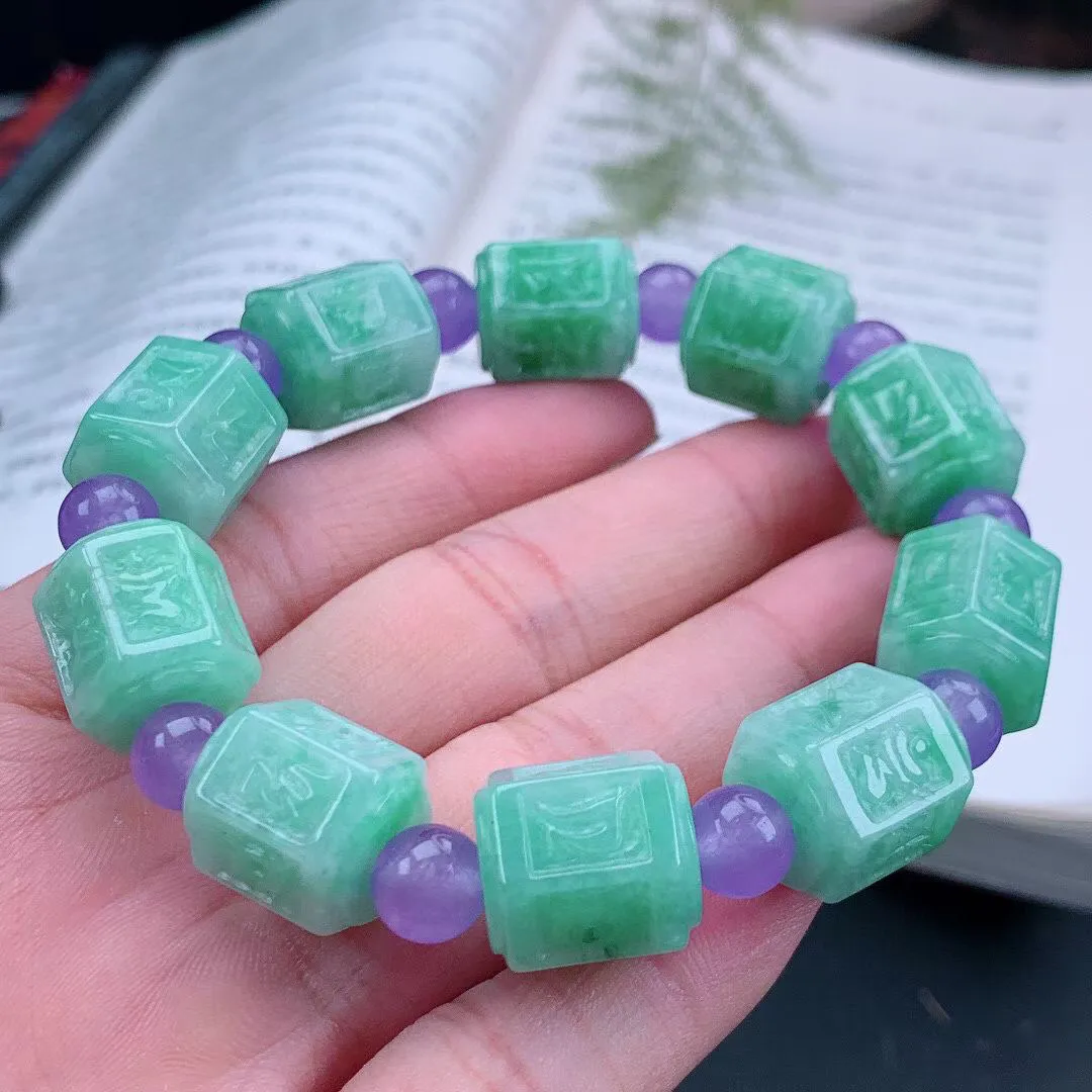 缅甸天然翡翠A货 老坑料起胶冰润 满绿六字箴言手串 手链  
尺寸：14-12.8mm  y 63.06