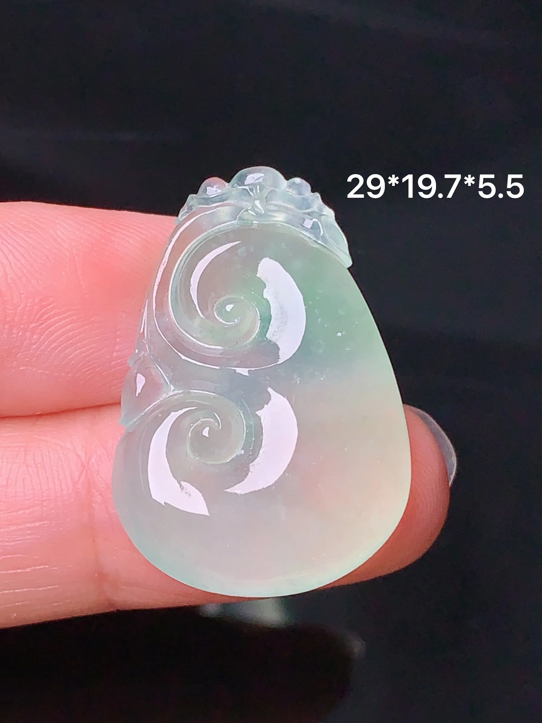 冰种如意吊坠 玉质细腻 色泽艳丽 整体尺寸29*19.7*5.5