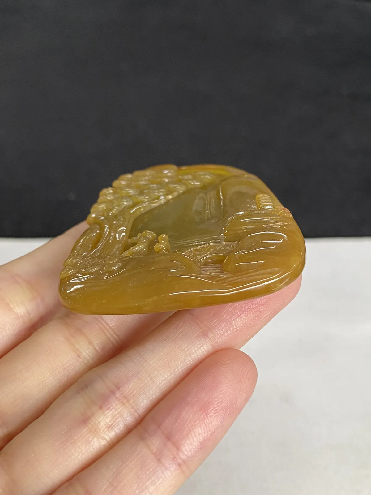 翡翠糯化种黄色山水牌