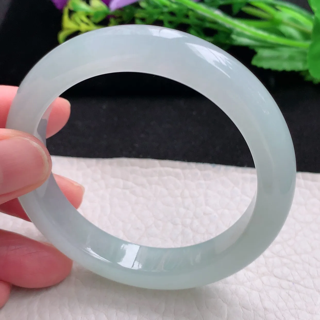 r自然光56*12*8.6平安镯 天然缅甸翡翠a货冰纯起光宽边玉手镯 玉手环