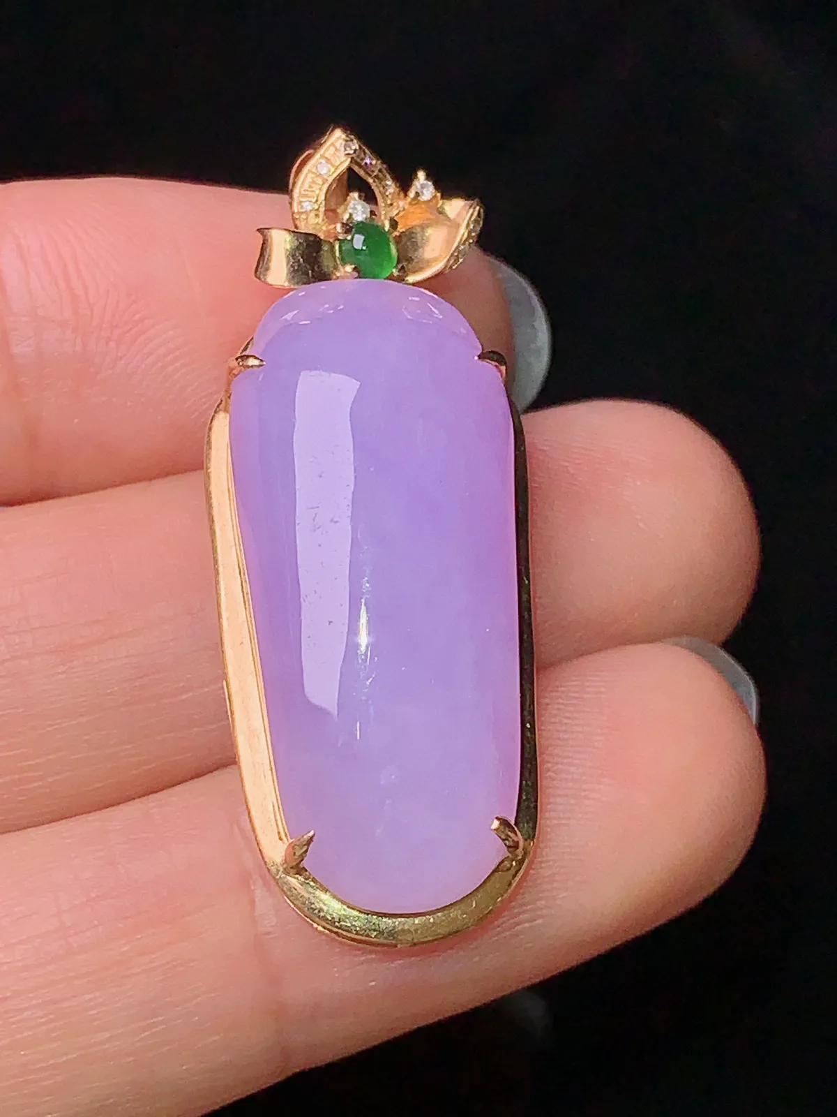 18k金钻镶嵌紫罗兰福瓜吊坠 玉质细腻 色泽艳丽 整体尺寸36.5*14*8.5