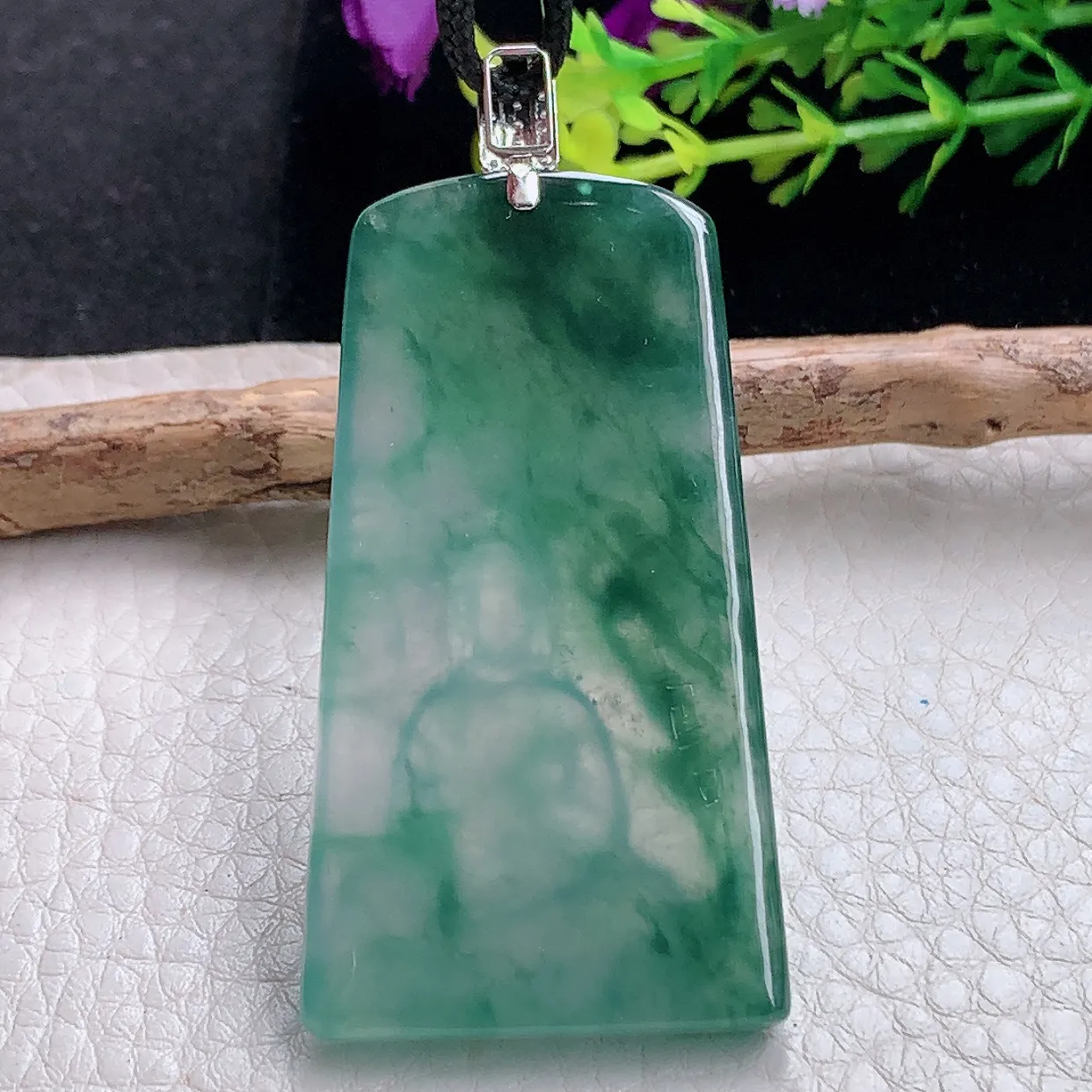 yl自然光53.4*28.8*5.8天然缅甸翡翠a货精雕冰蓝山水观音玉坠 玉挂件