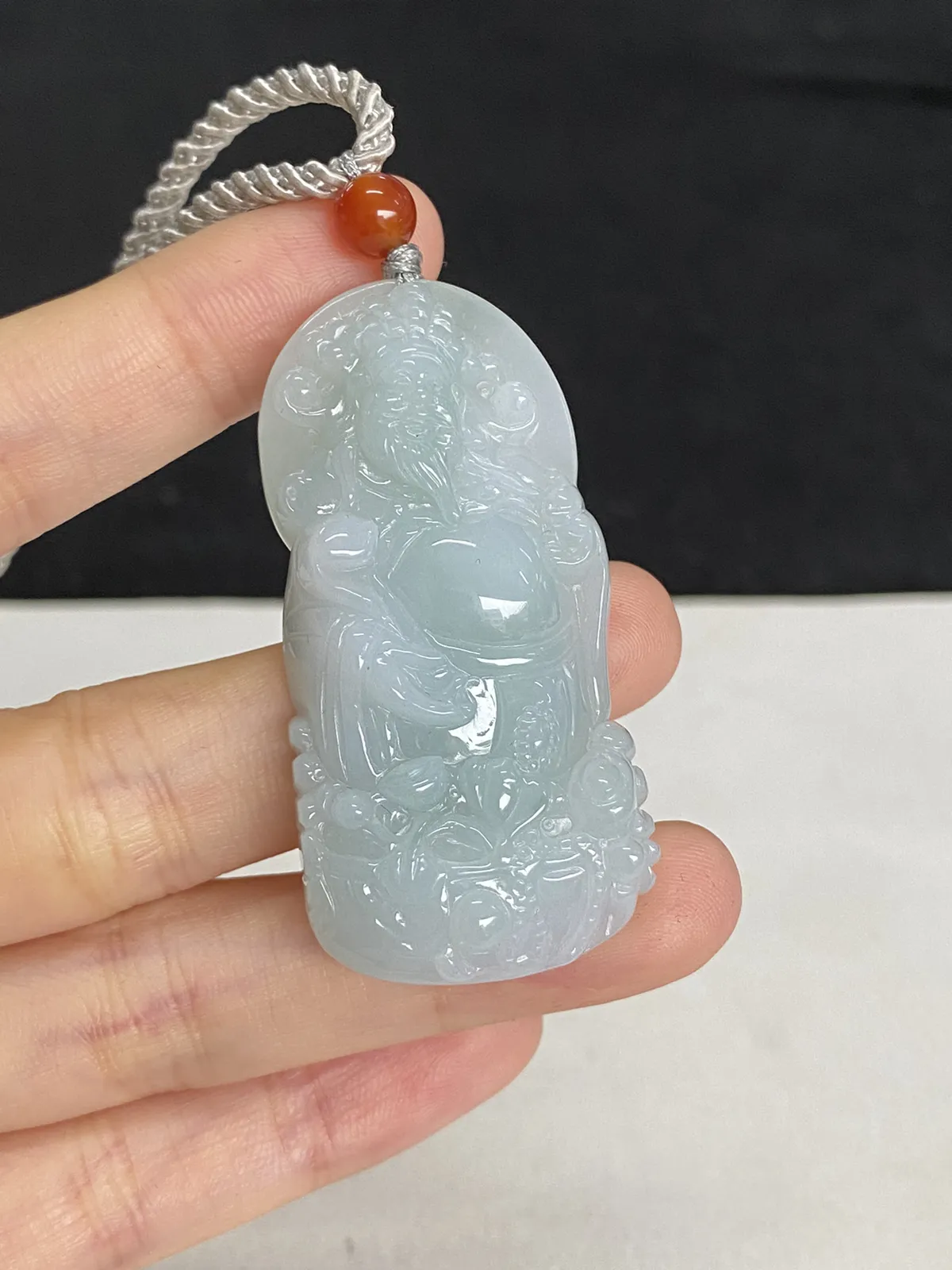 翡翠吊坠，配珠未测