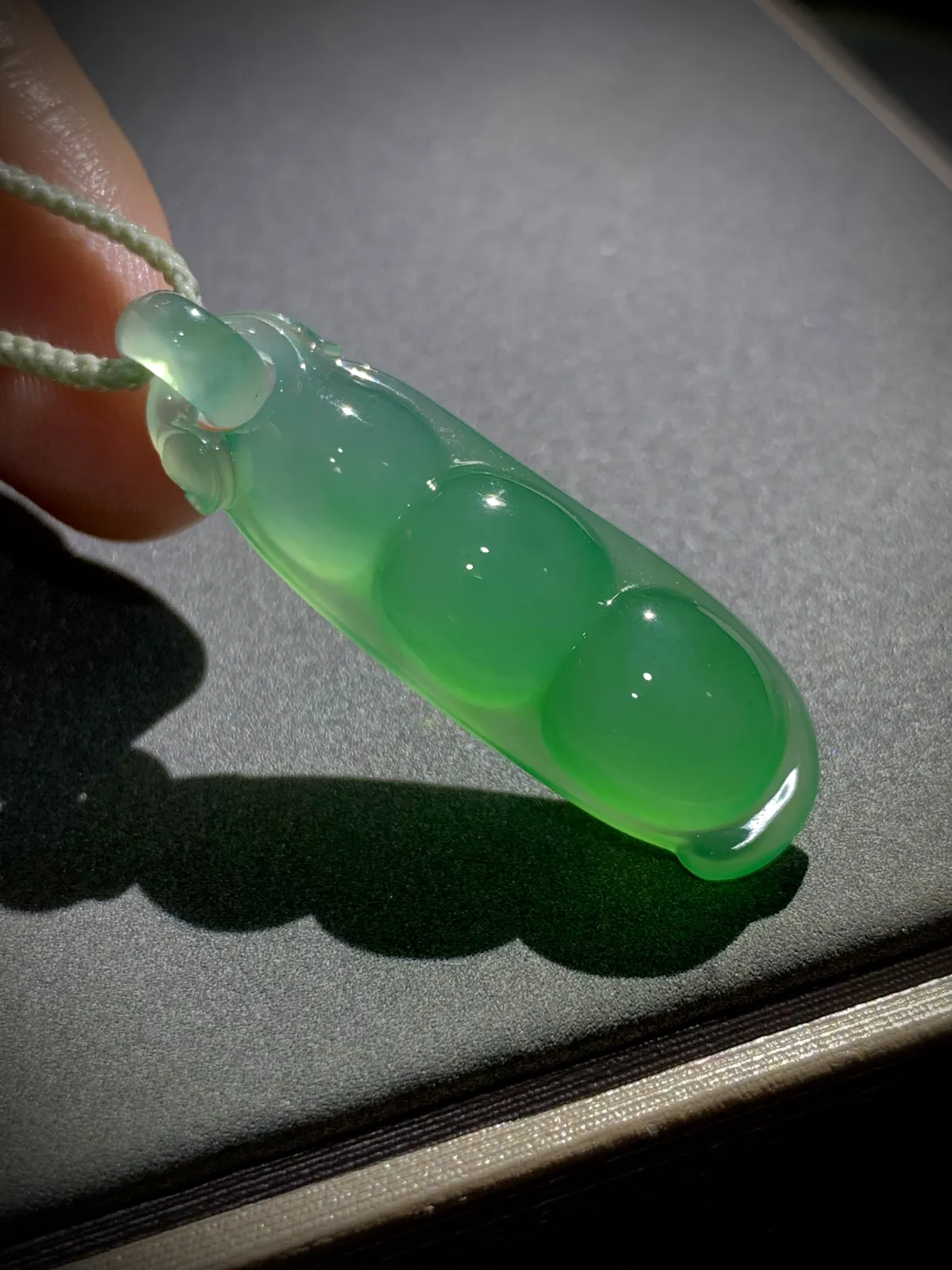 饱满精品特色豆子，40.2-12.2-7.2mm，