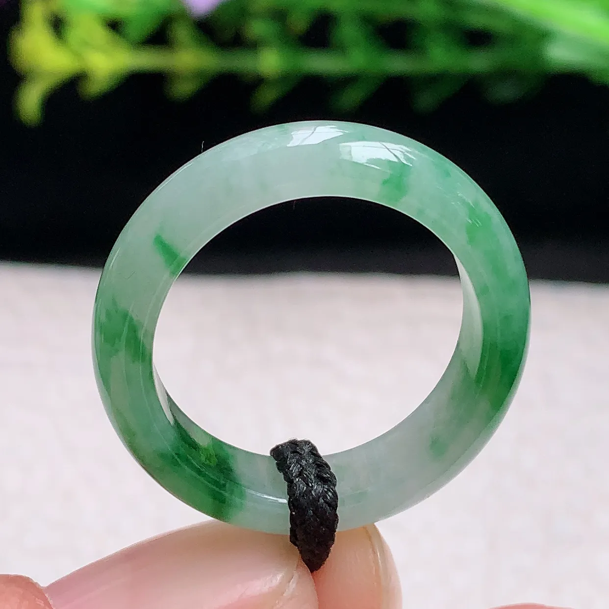 zl自然光19.5*5.5*3.4天然缅甸翡翠a 货19.5mm内径飘绿花玉戒指 玉指环