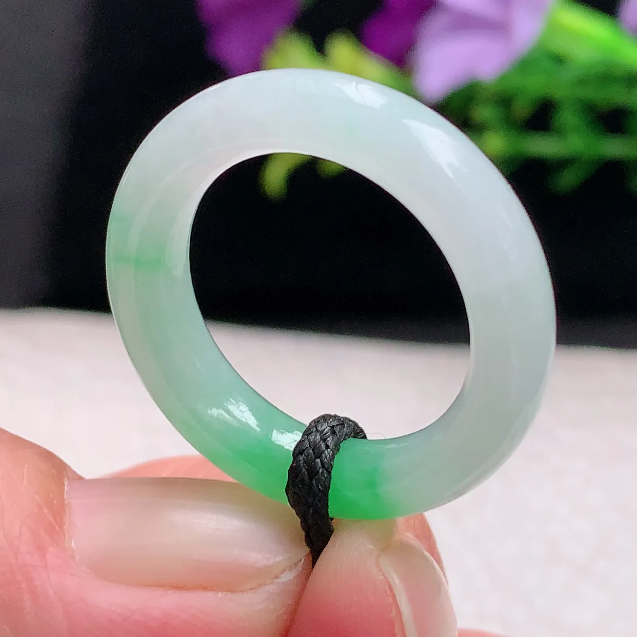 zl自然光19.2*6*4.5天然缅甸翡翠a 货19.2mm内径飘阳绿玉戒指 玉指环