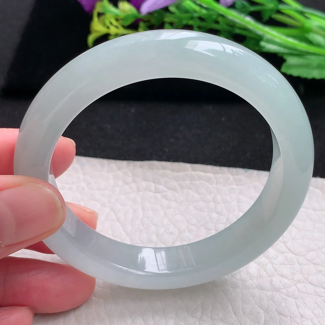 r自然光56*12*8.6平安镯 天然缅甸翡翠a货冰纯起光宽边玉手镯 玉手环