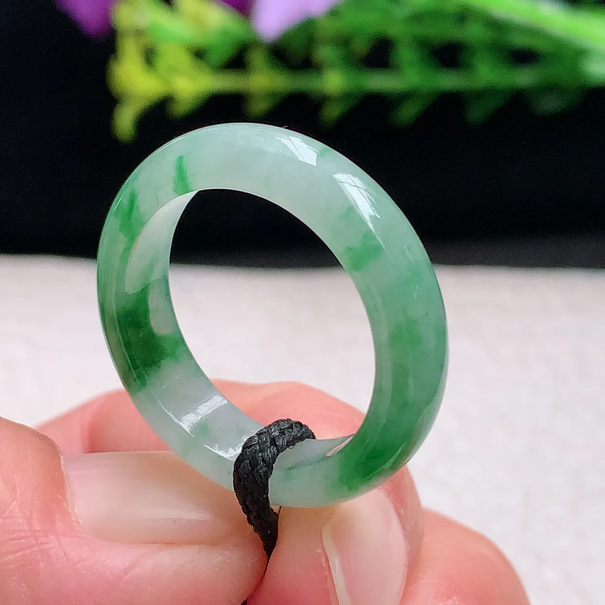 zl自然光19.5*5.5*3.4天然缅甸翡翠a 货19.5mm内径飘绿花玉戒指 玉指环