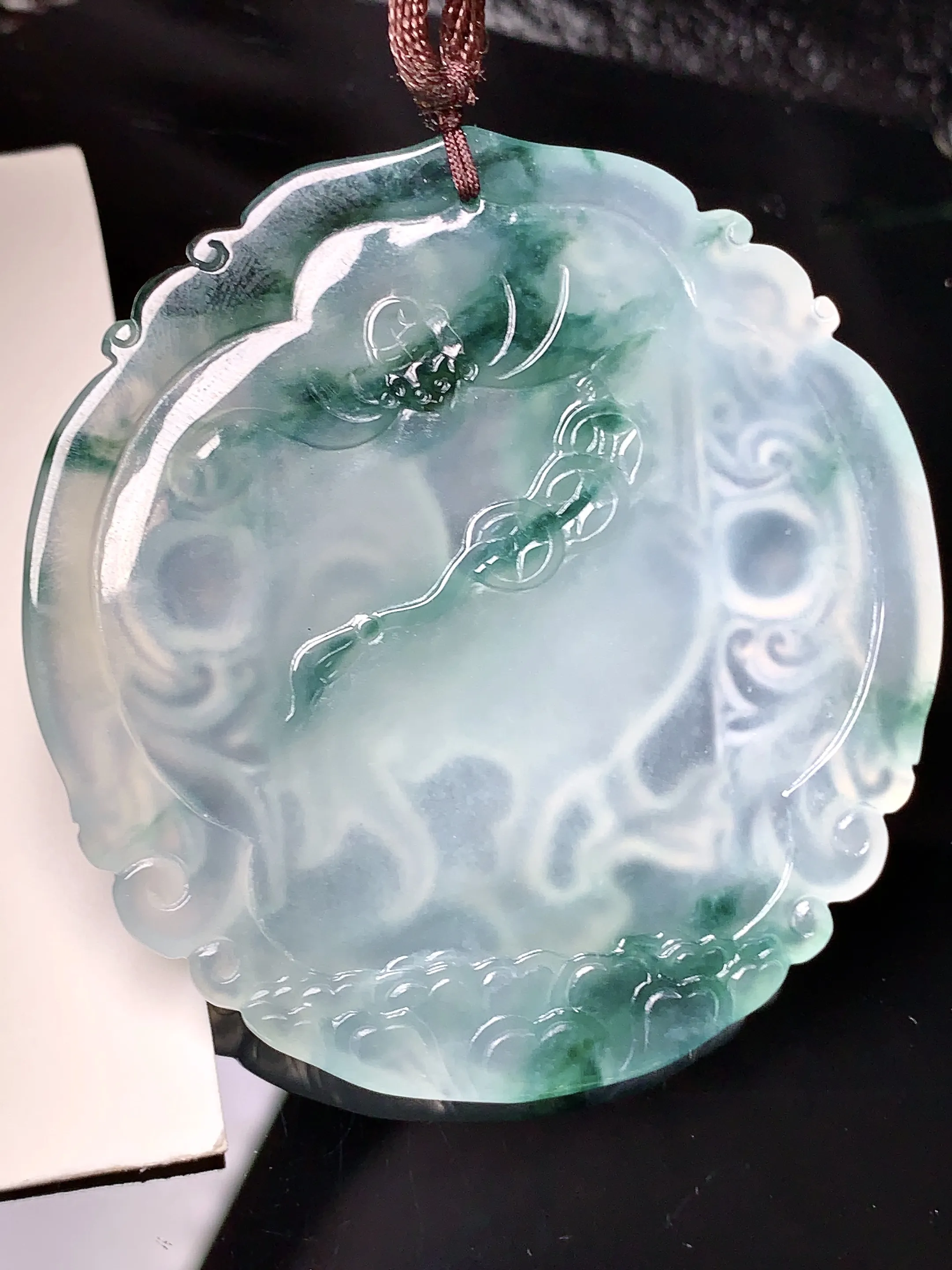 飘绿生肖鸡吊坠 玉质细腻 色泽艳丽 整体尺寸53.8*51.2*5