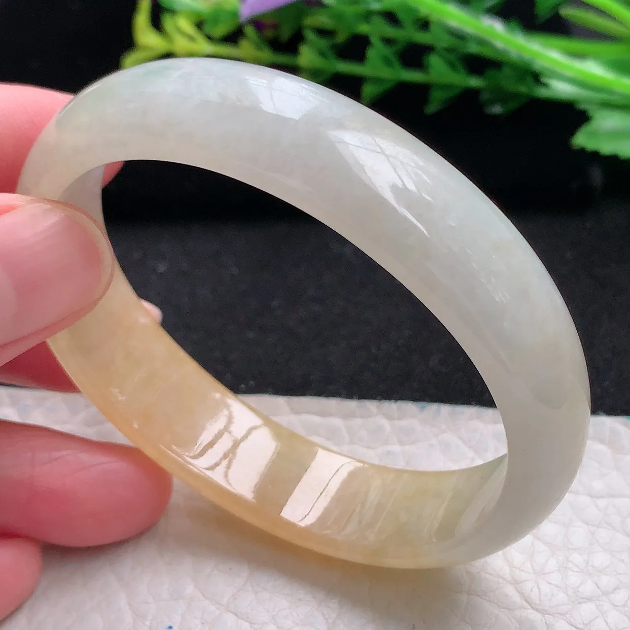 mq自然光55.5*47*14*6贵妃镯 天然翡翠a货冰双彩蛋形宽边玉手镯 玉手环