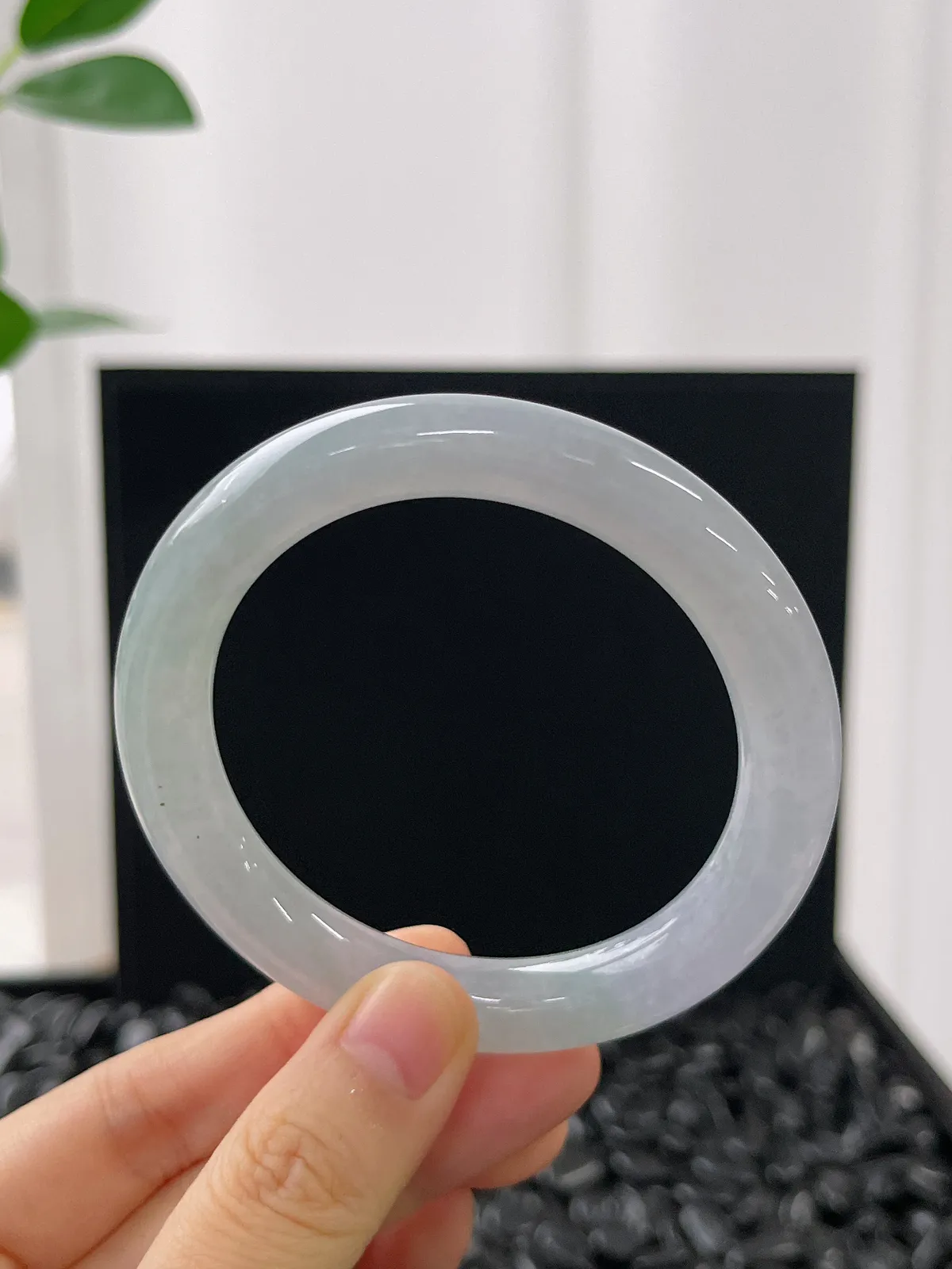 圆镯53.4圈口，翡翠冰糯种春带彩手镯