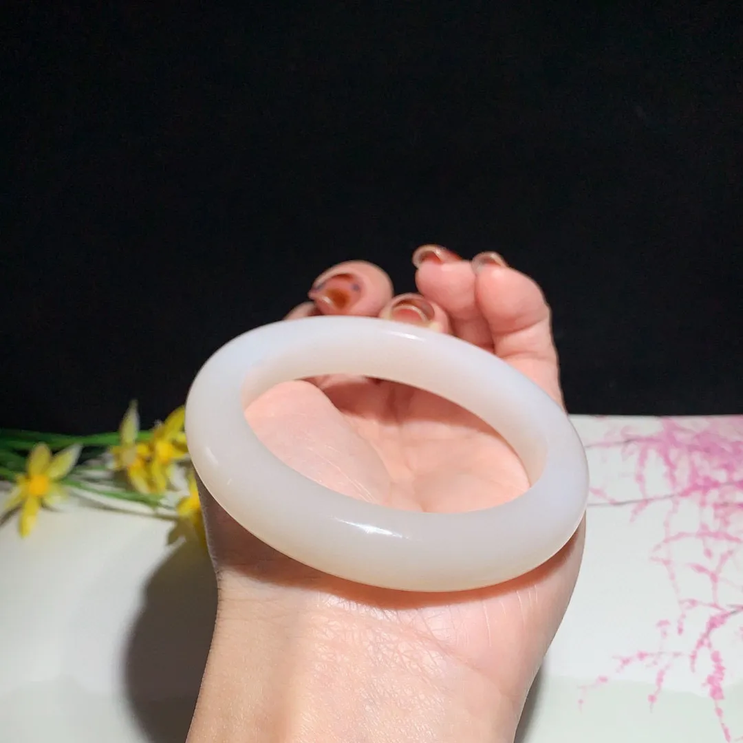 土豪款，和田玉56.5圈口藕粉色手镯！玉质细腻油润 底色纯净 无裂无杂 脂粉好，品质好