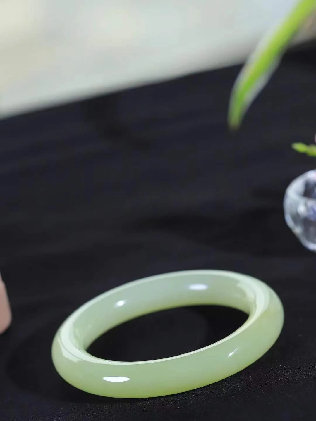 【玉佳人·手镯】

精品️和田玉黄口圆条手镯 ，玉质细腻油润，做工细致精美，端庄素雅，亭亭玉立，芊