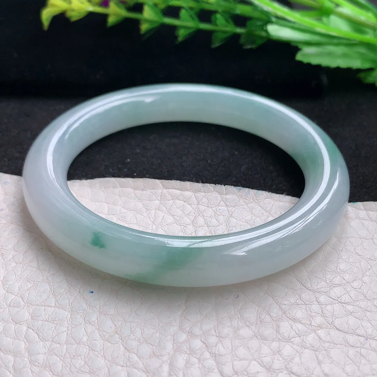 r自然光54.5*9.6美人镯 天然缅甸翡翠a货冰飘花圆条玉手镯 玉手环