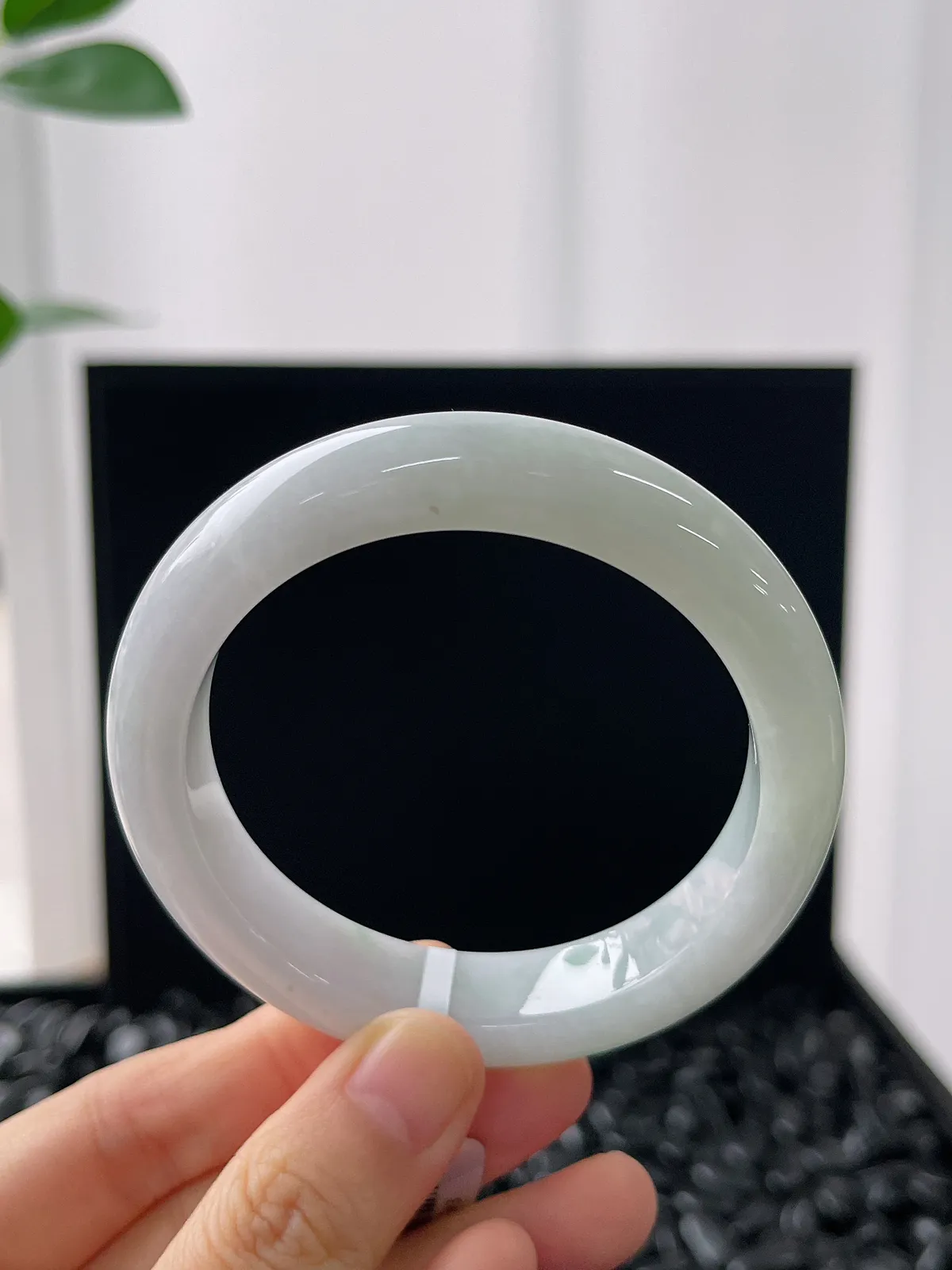 正圈54.1圈口，翡翠糯化种白色手镯