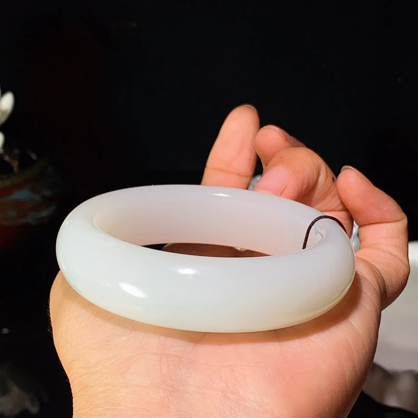 新疆和田玉羊脂白玉59手镯59圈口19宽宽版手镯 无裂无杂 玉质细腻油润 底色纯净 佩戴美丽动人